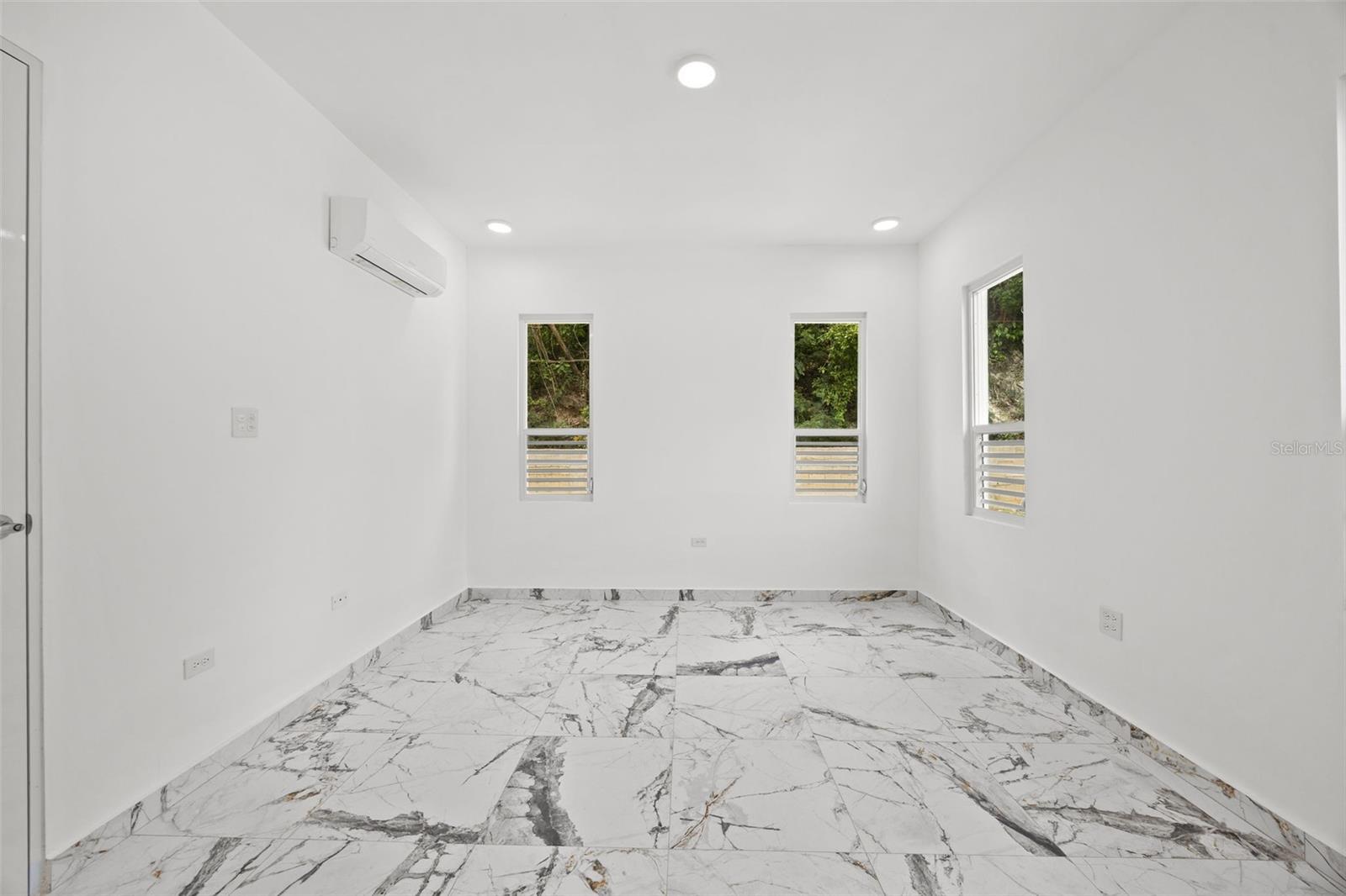 URB. VILLA ALEMERIA - Residential