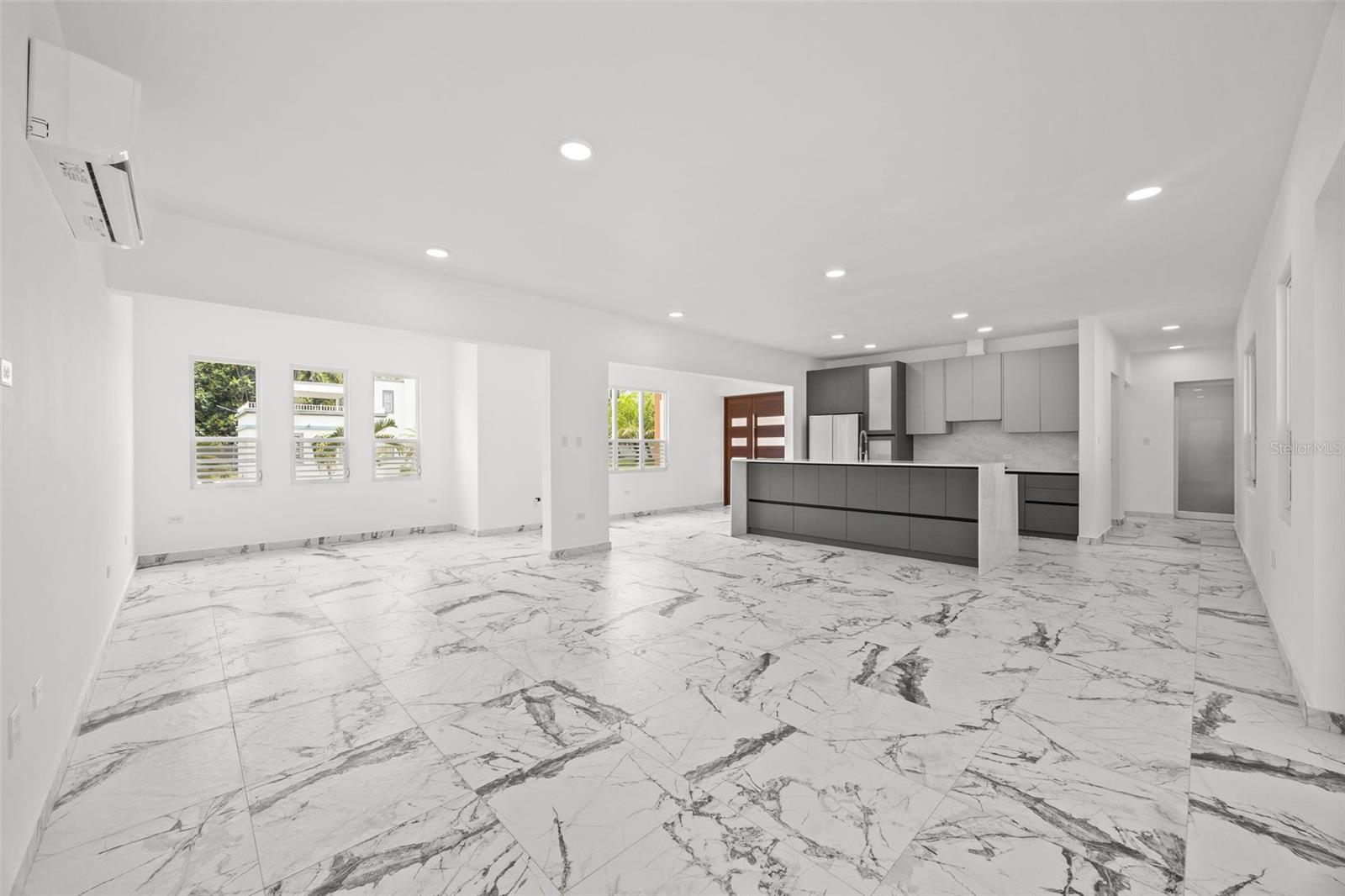 URB. VILLA ALEMERIA - Residential