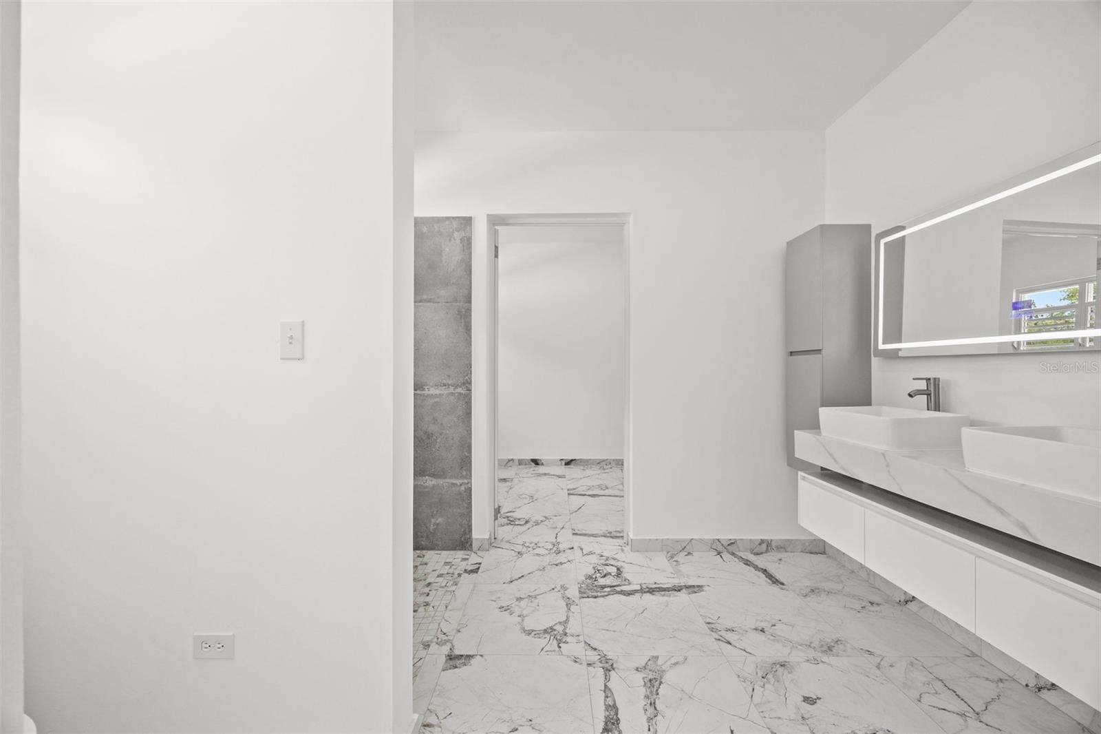 URB. VILLA ALEMERIA - Residential