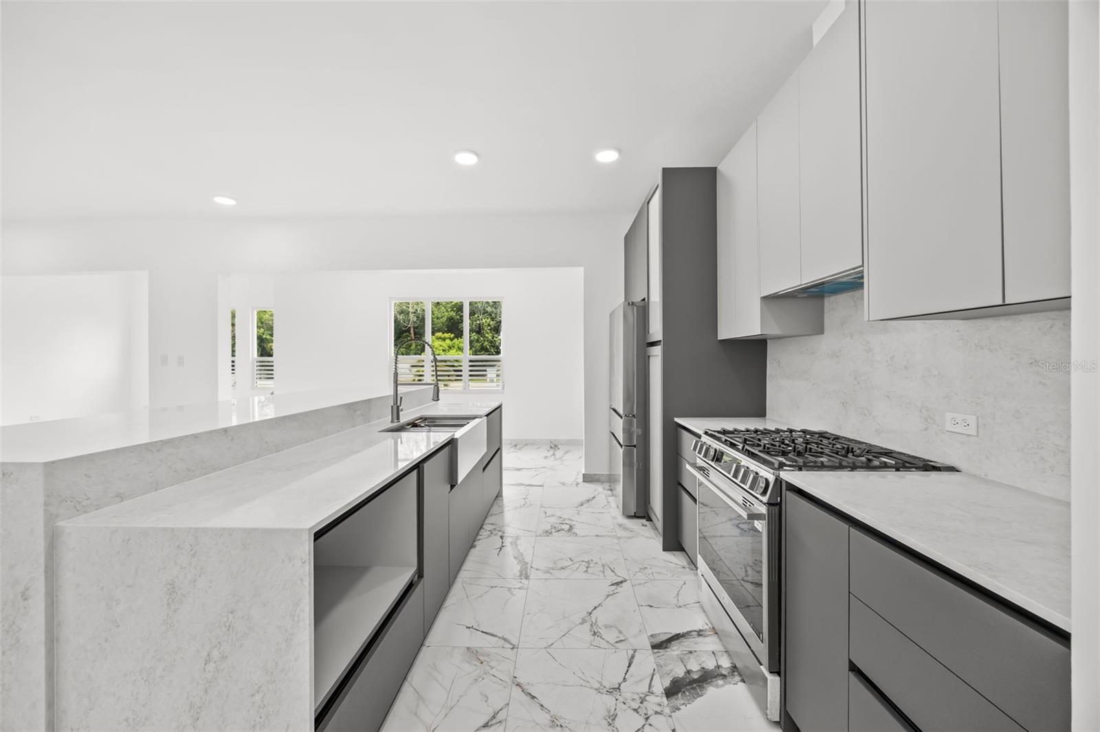 URB. VILLA ALEMERIA - Residential