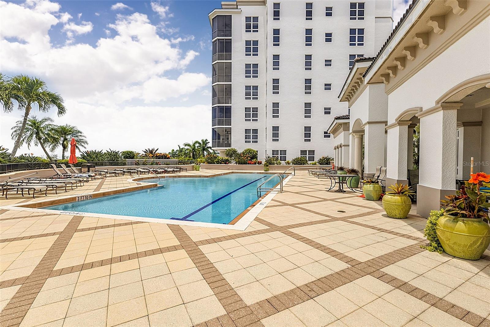 GRANDE ISLE TOWERS III & IV - Residential