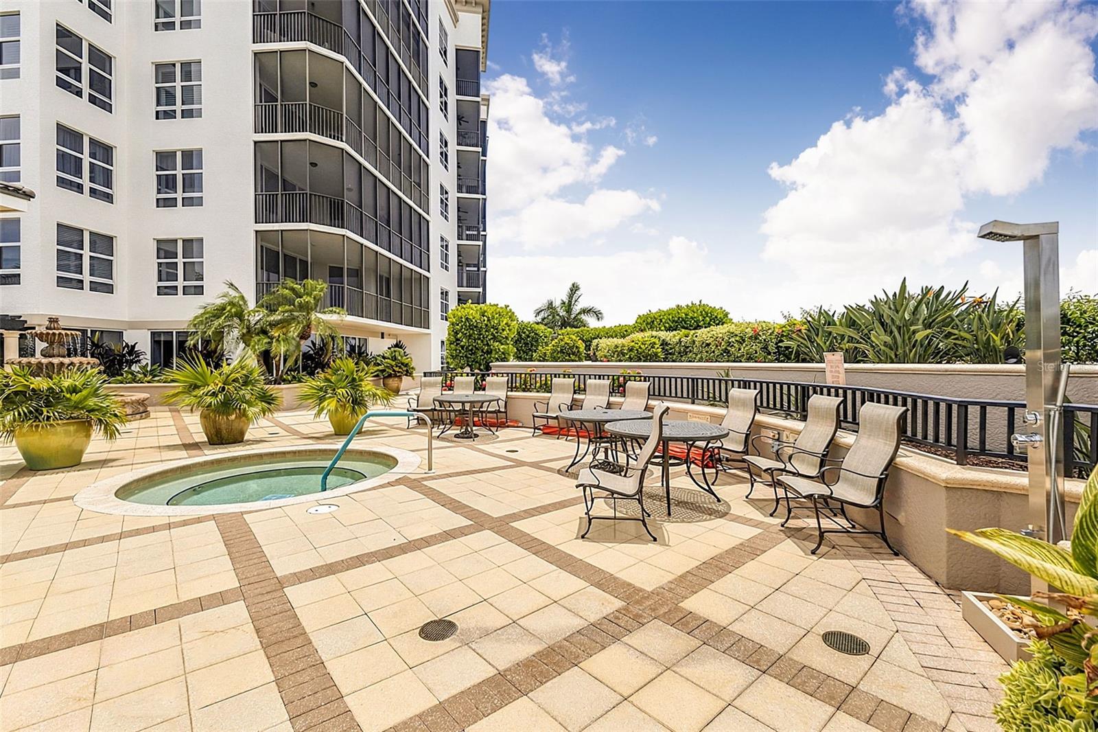 GRANDE ISLE TOWERS III & IV - Residential