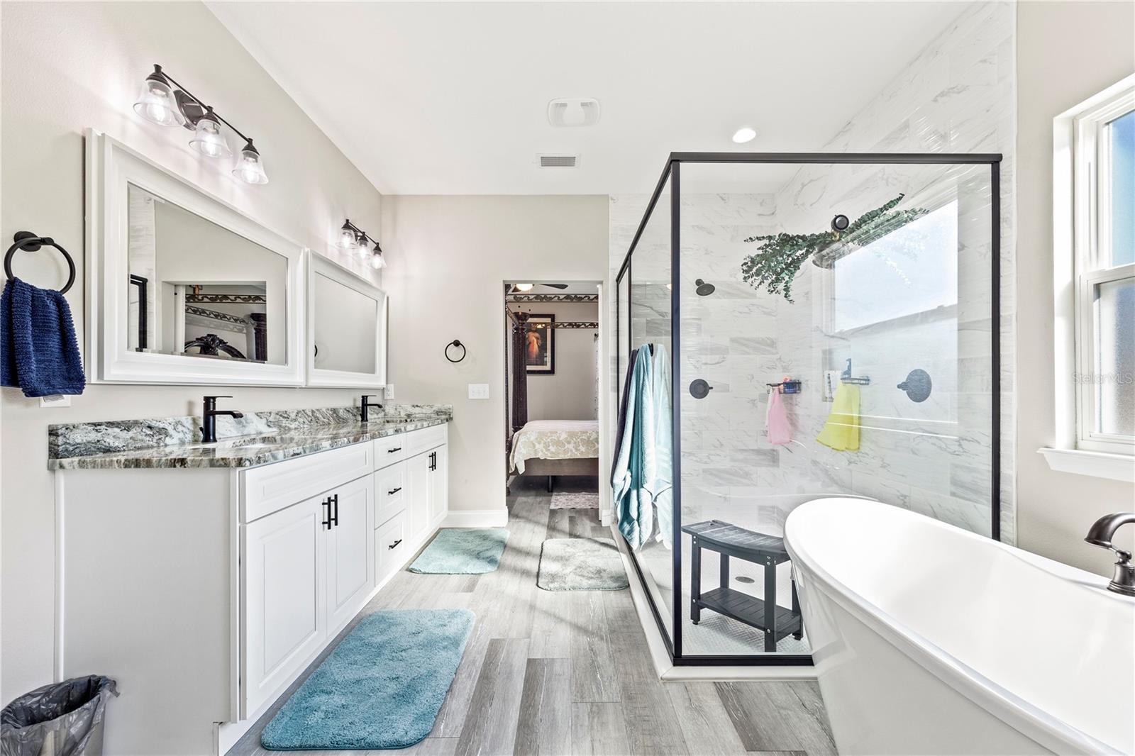 WHISPERING OAKS - Residential