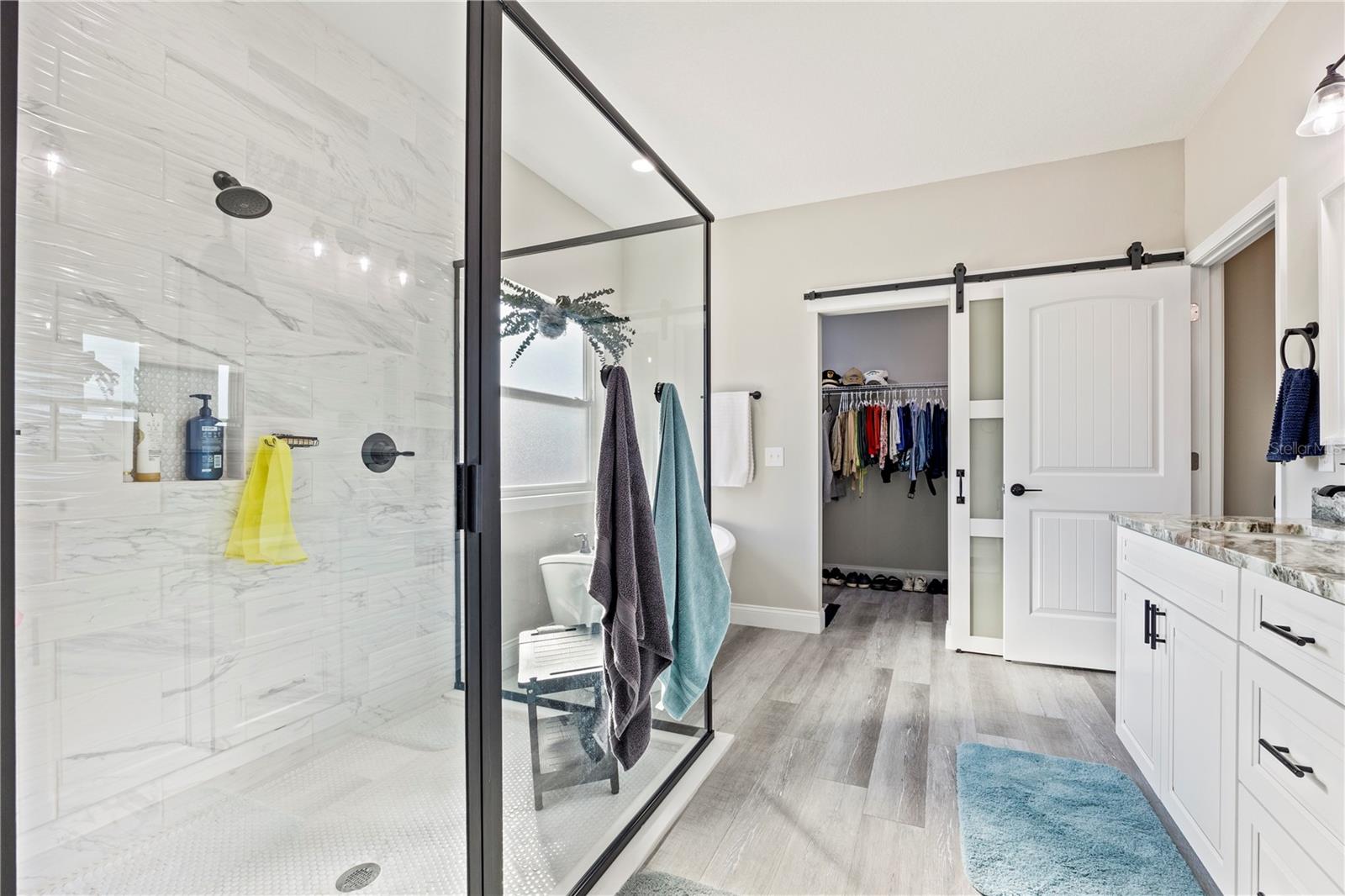 WHISPERING OAKS - Residential
