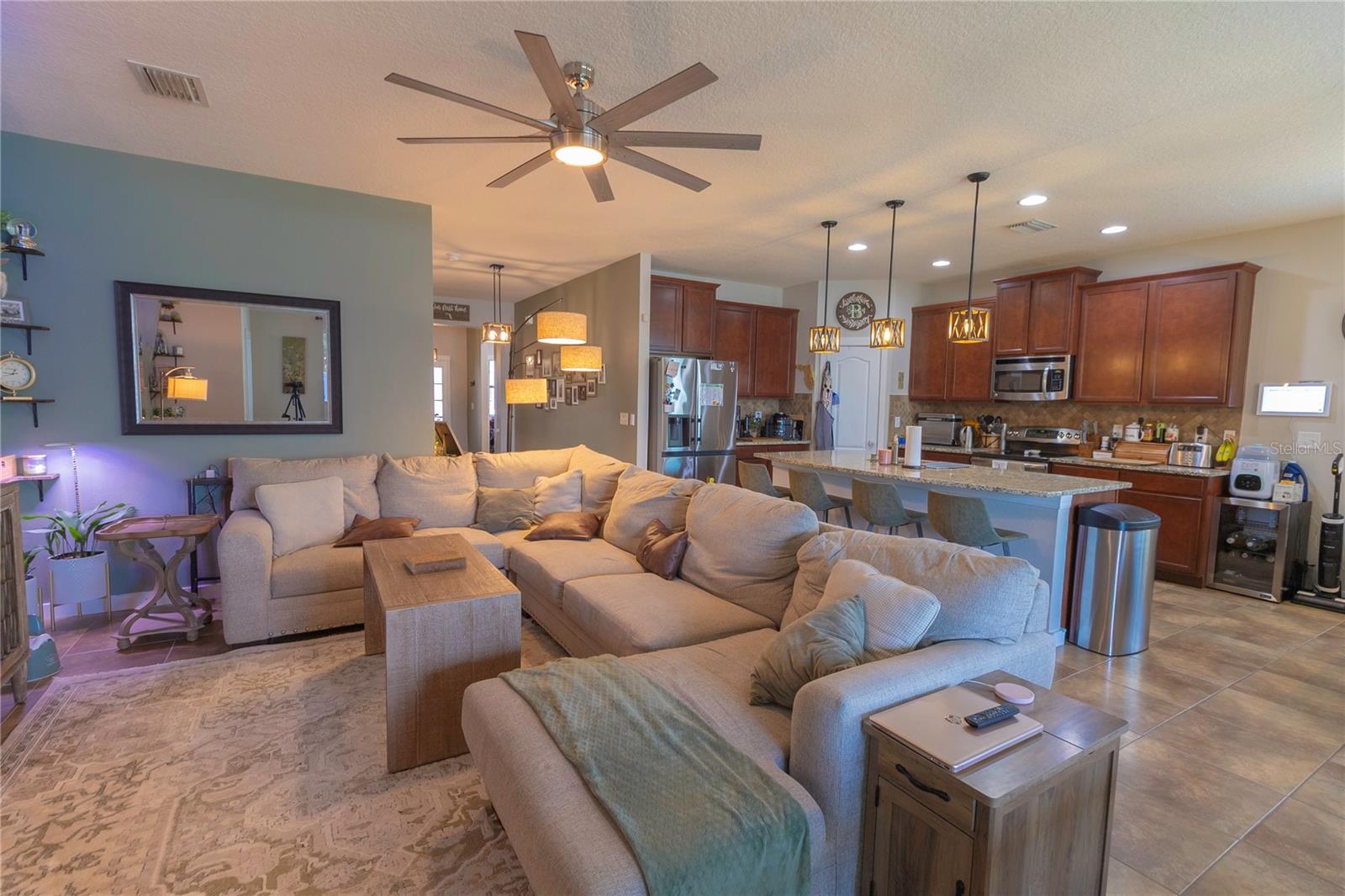 ADDISON MANOR - Residential
