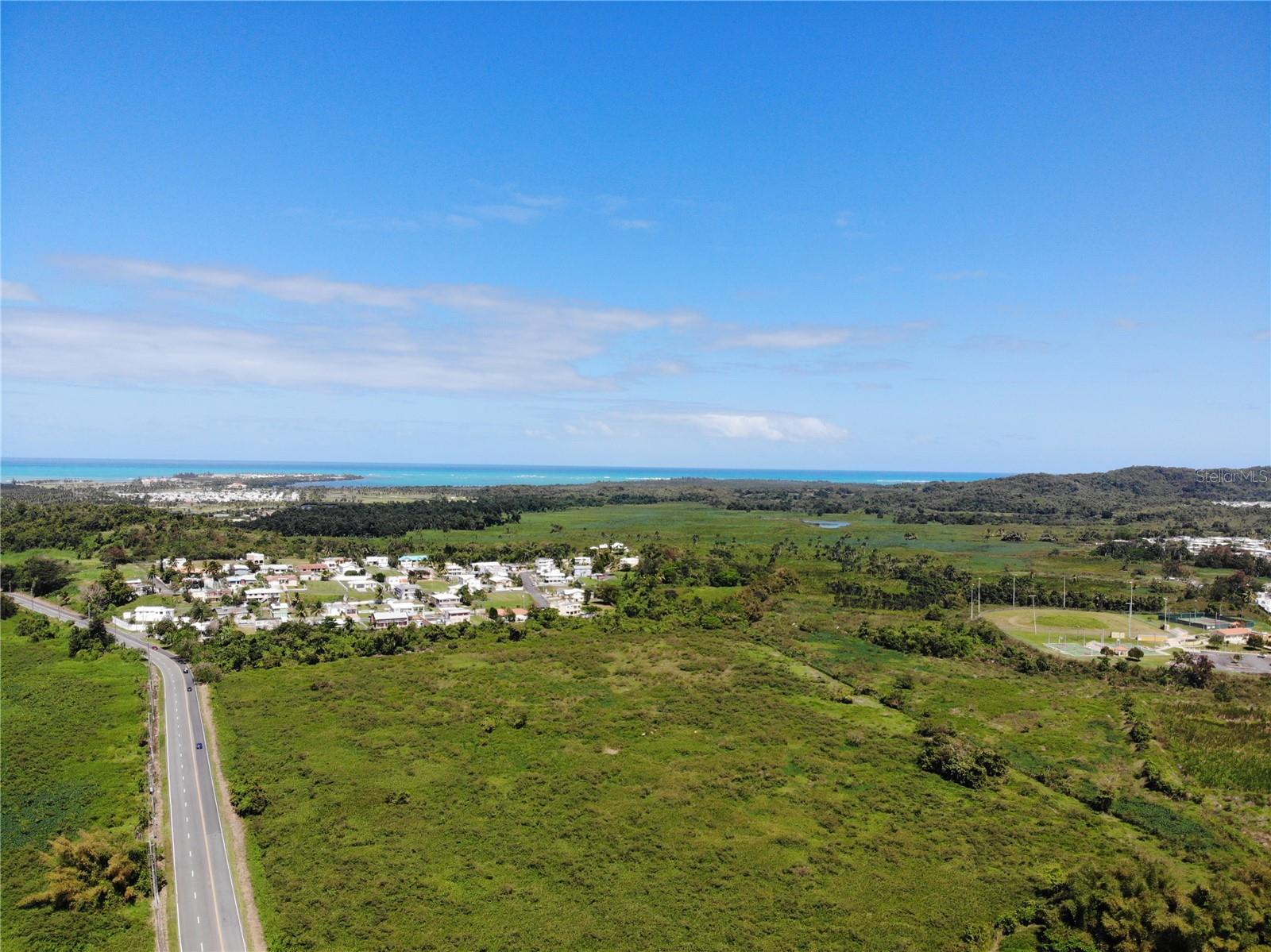 COCO BEACH - Land