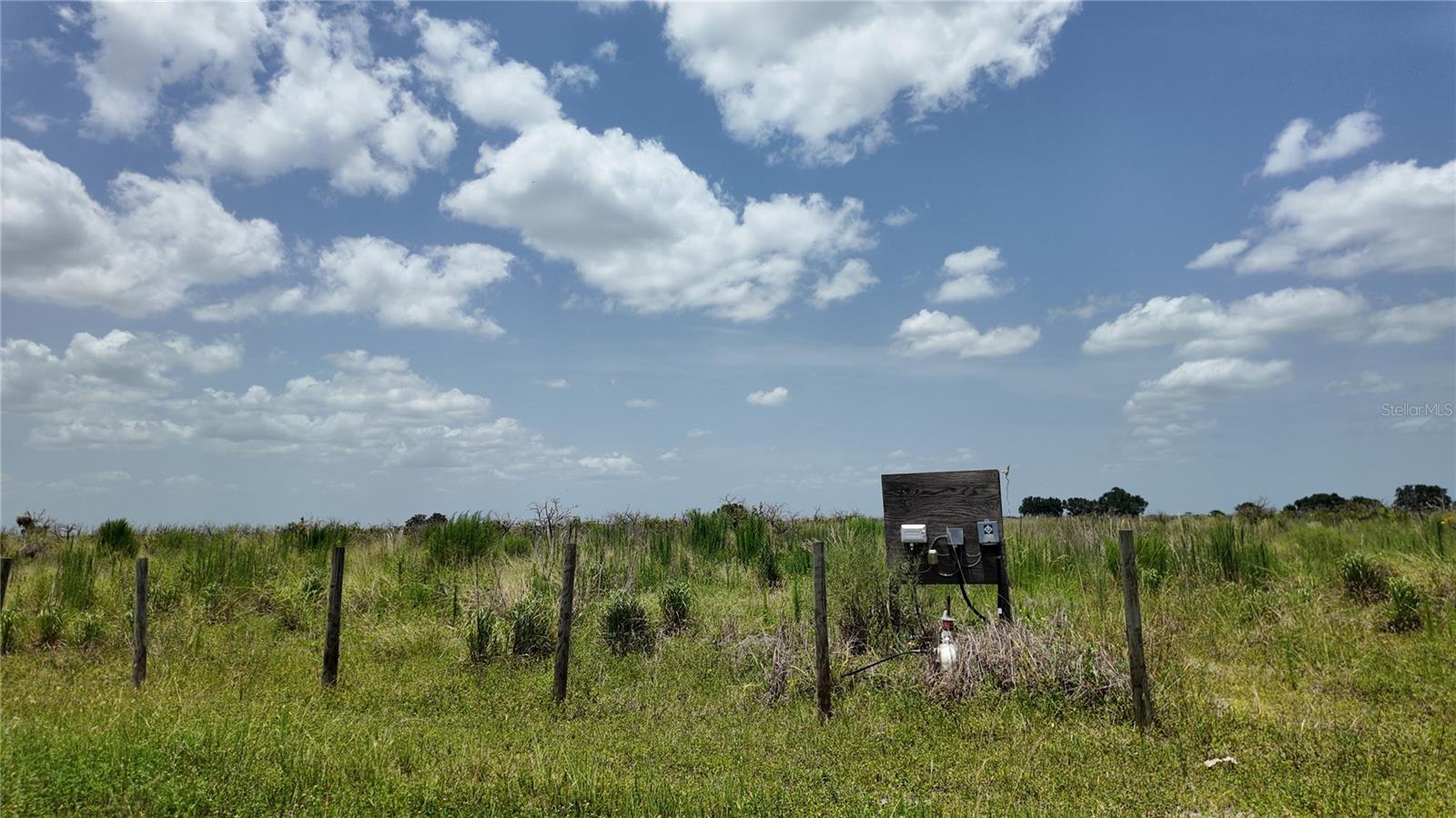 ACREAGE - Land