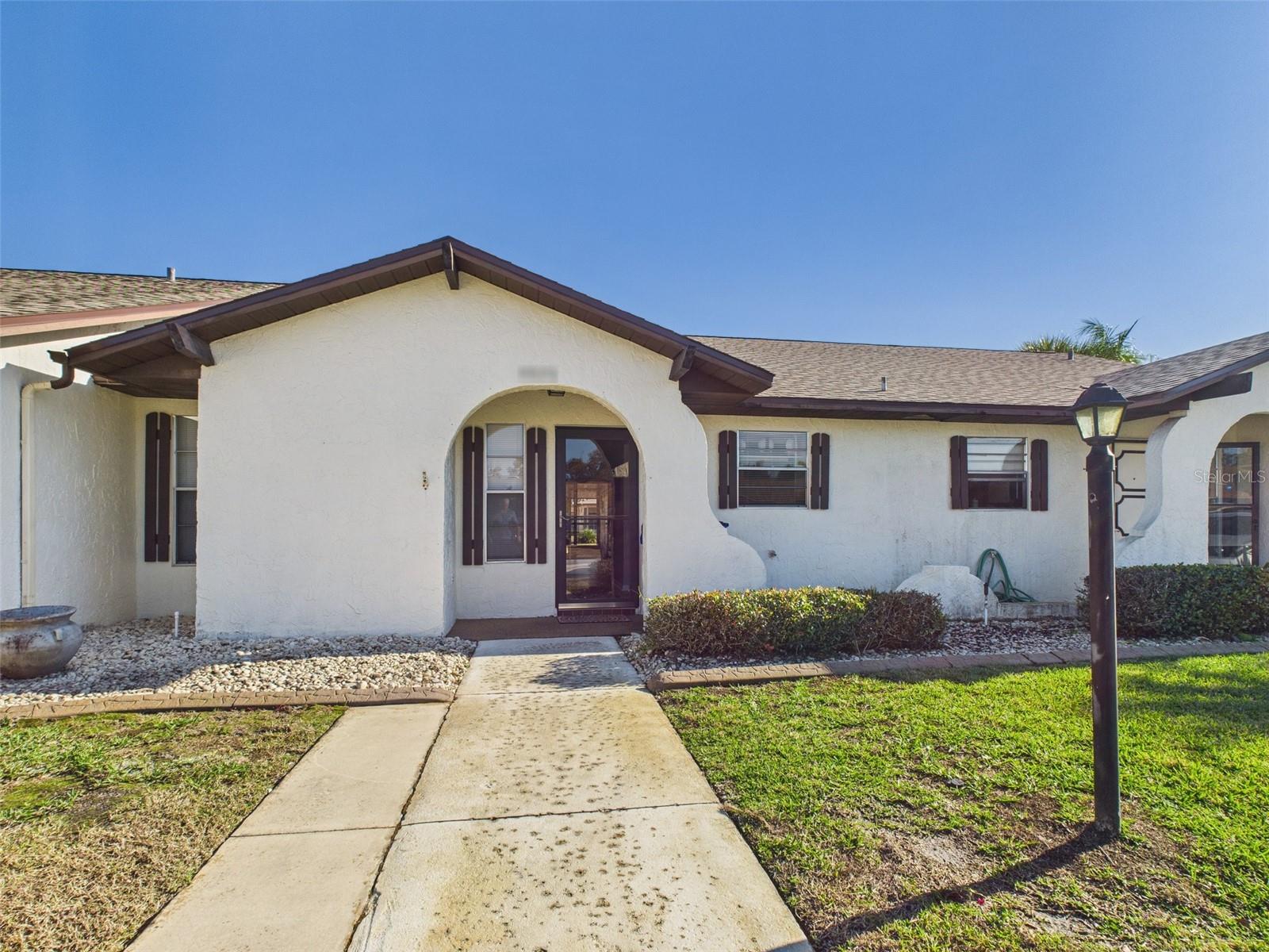 THE CAMPBELL TWNHMS - Residential