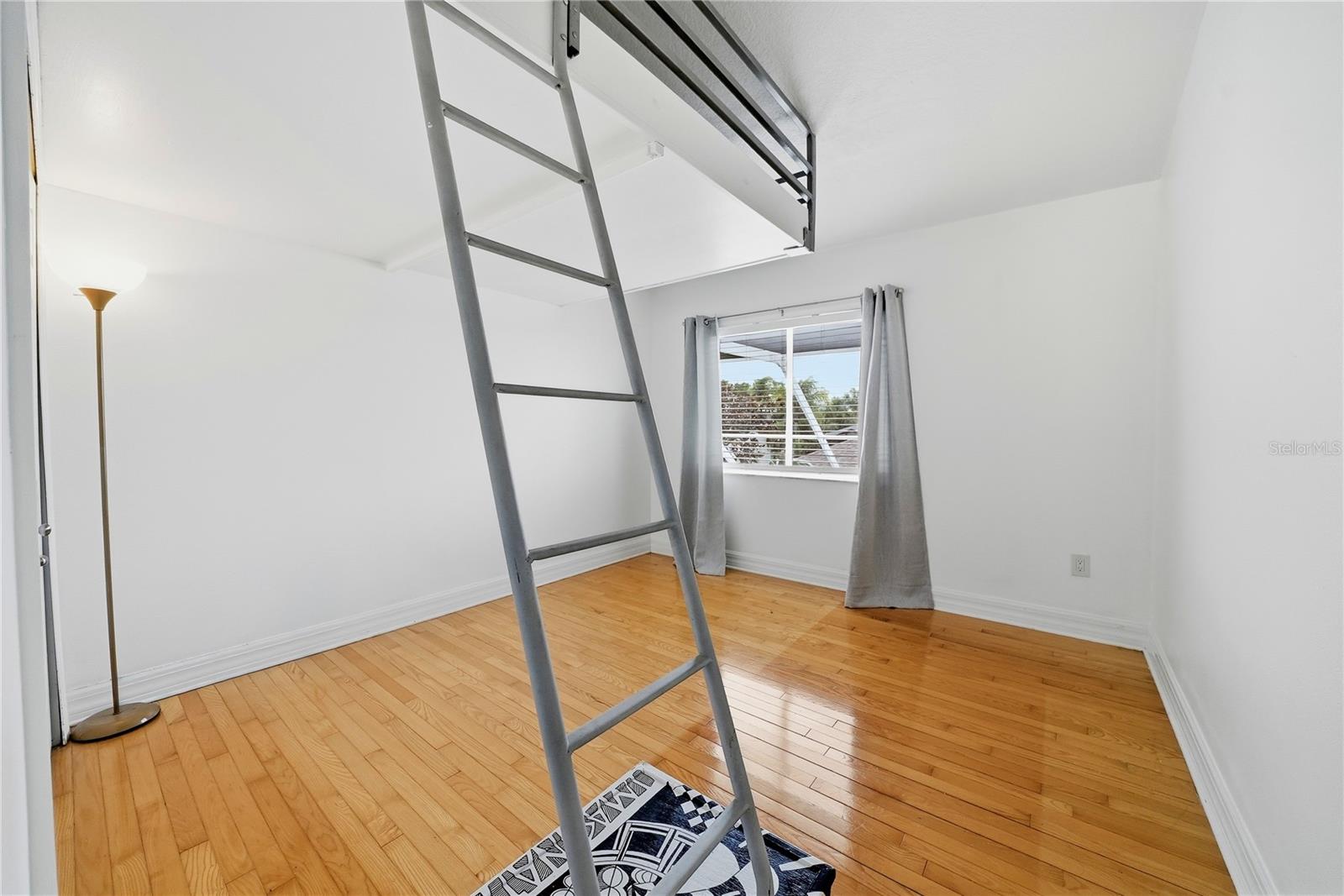 CLUBHOUSE ESTATES AT SUMMERFIE - Residential