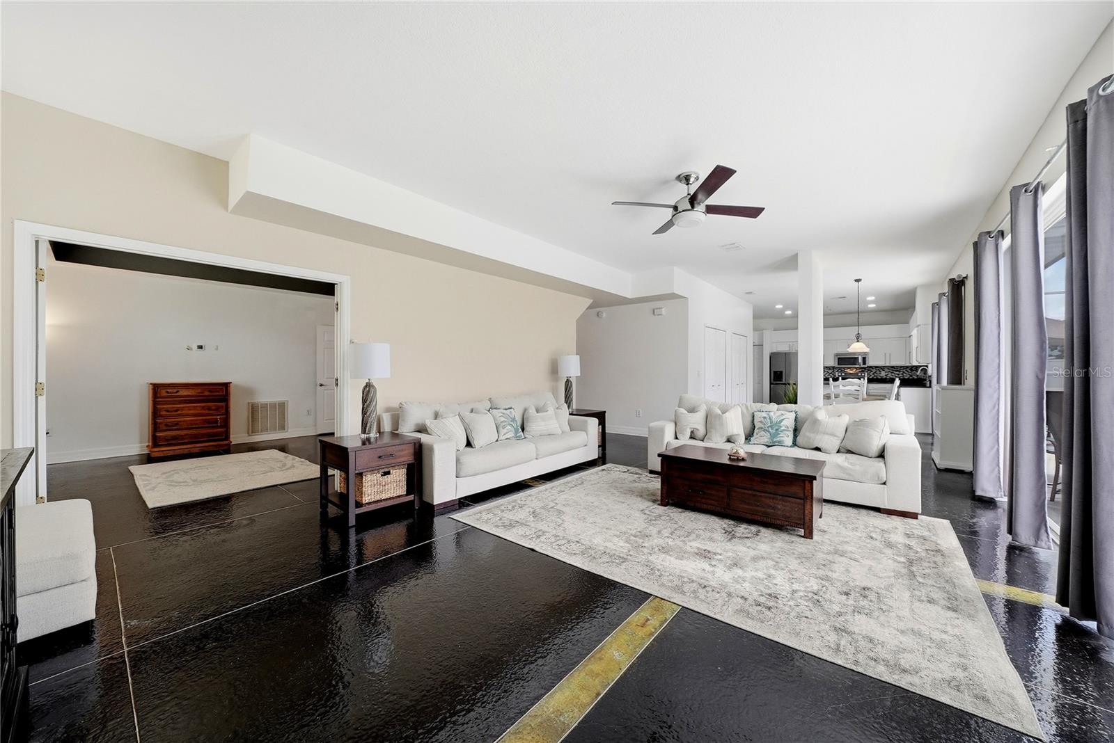 CLUBHOUSE ESTATES AT SUMMERFIE - Residential