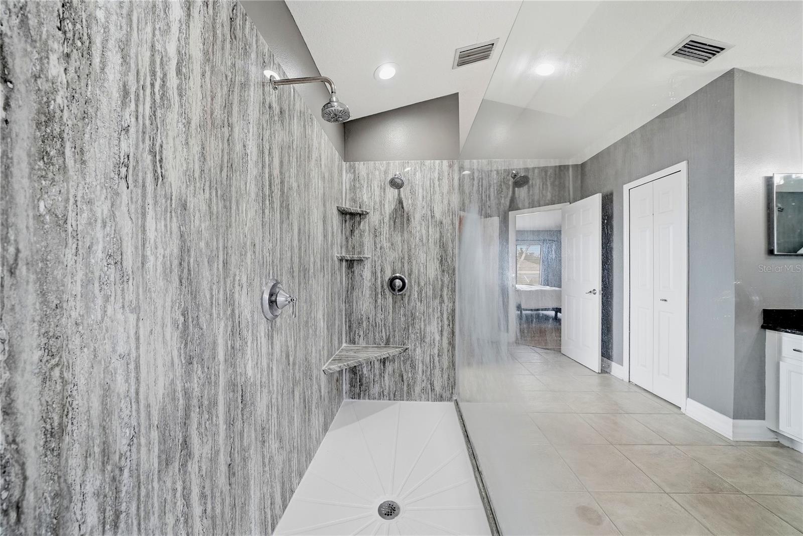CLUBHOUSE ESTATES AT SUMMERFIE - Residential