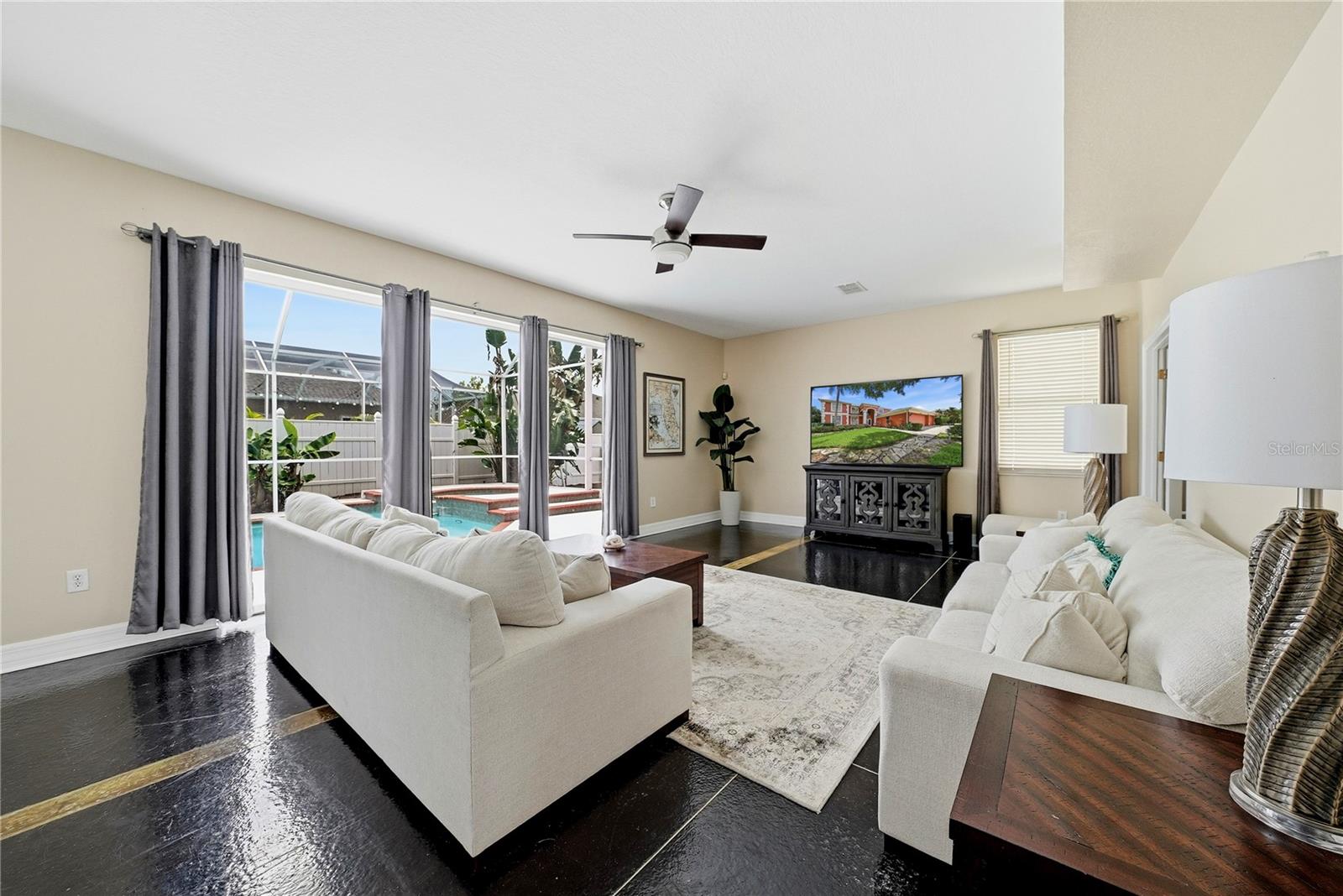 CLUBHOUSE ESTATES AT SUMMERFIE - Residential