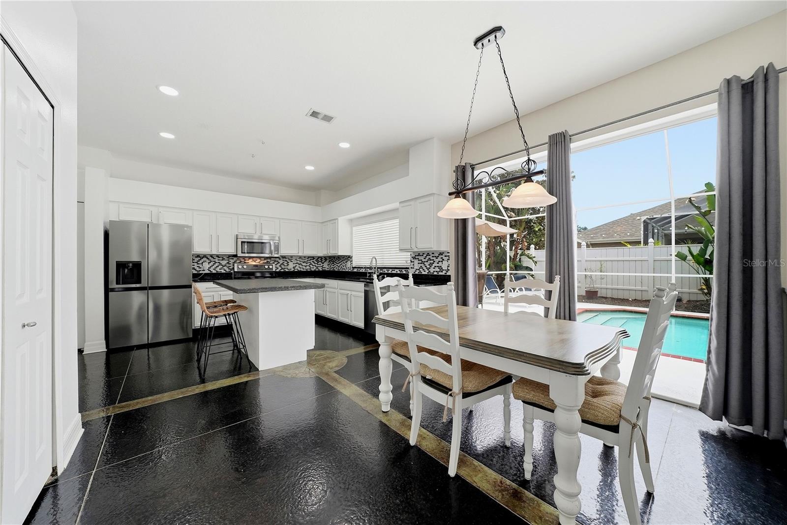 CLUBHOUSE ESTATES AT SUMMERFIE - Residential