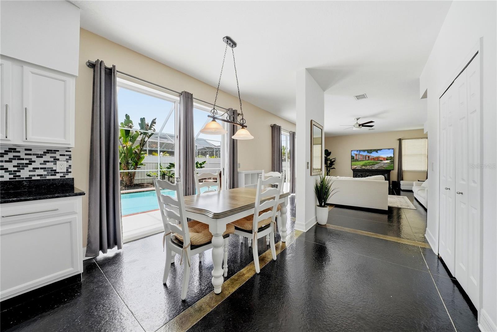 CLUBHOUSE ESTATES AT SUMMERFIE - Residential