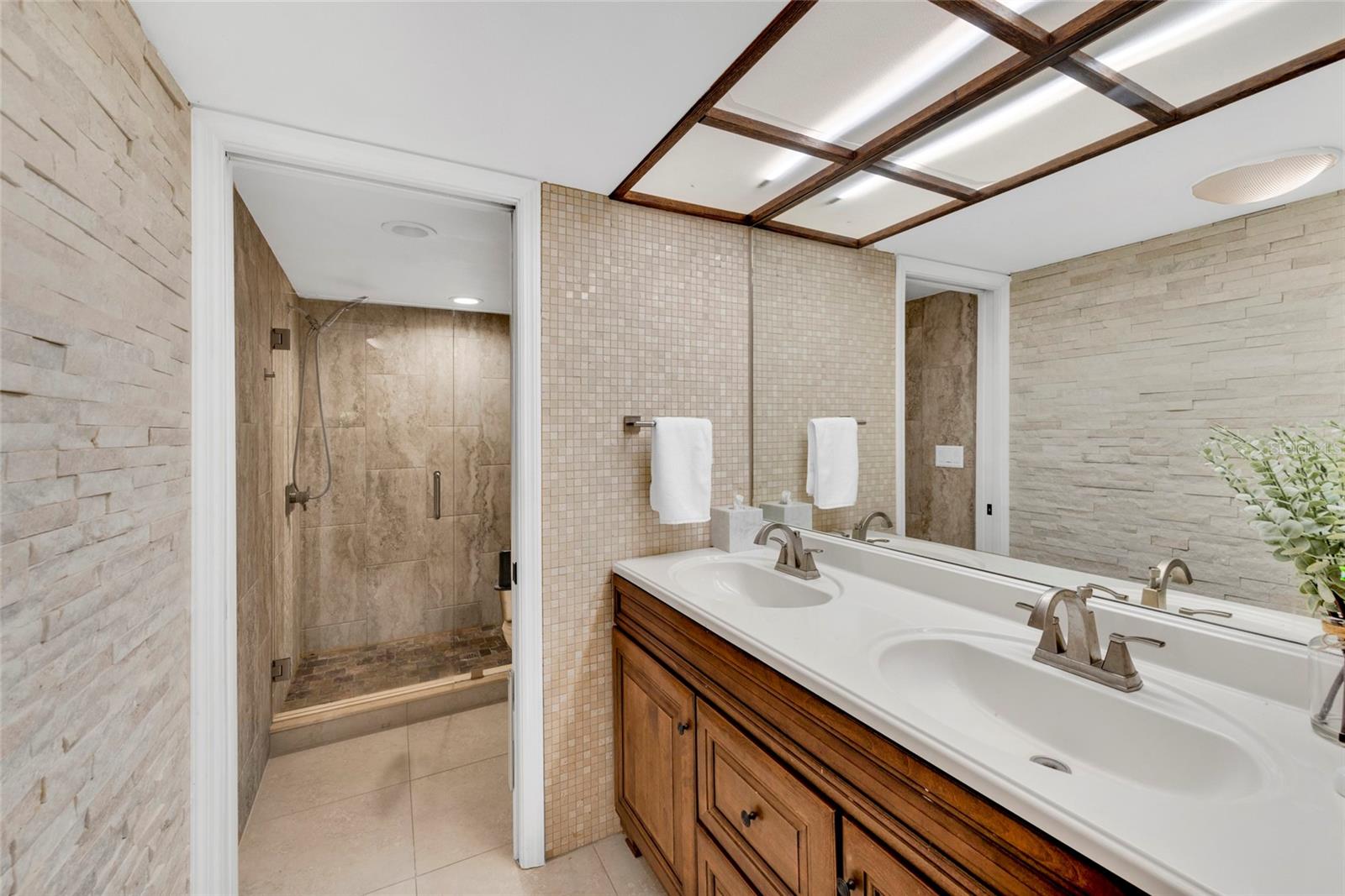 WHISPERING WOODS - Residential Lease