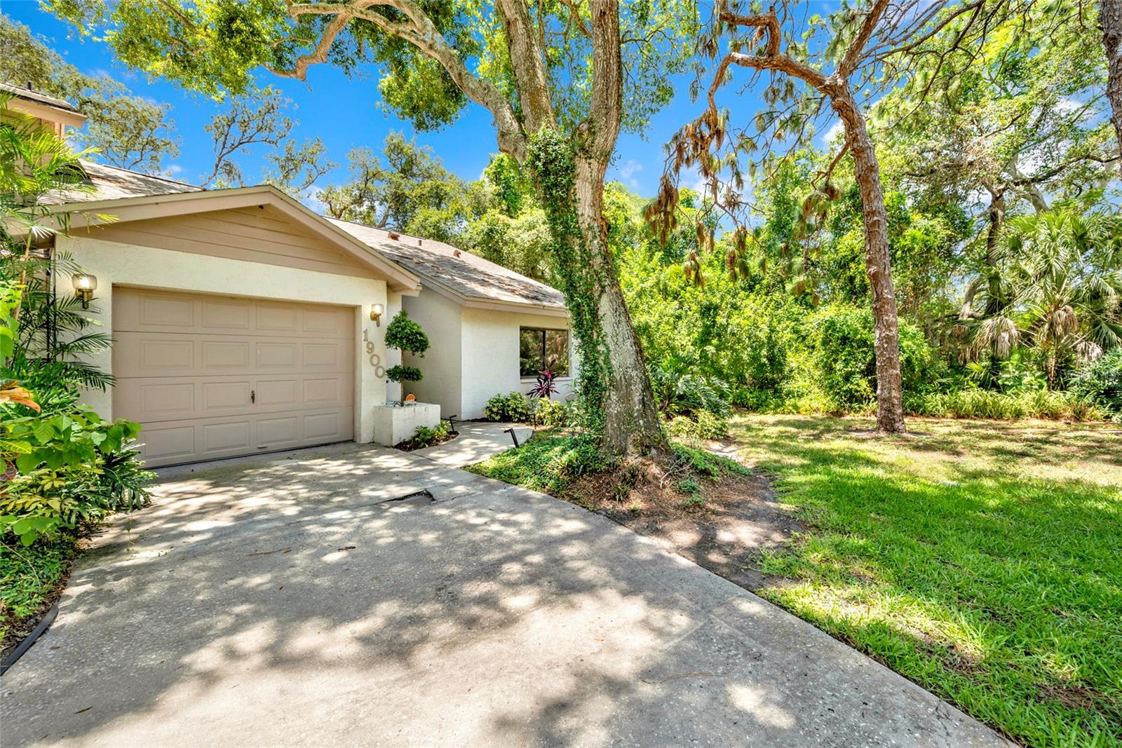 WHISPERING WOODS - Residential Lease