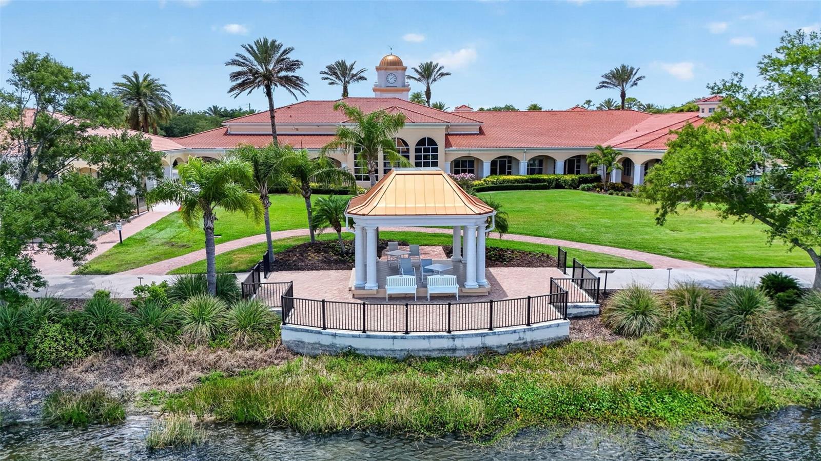 VILLAGEWALK - Residential