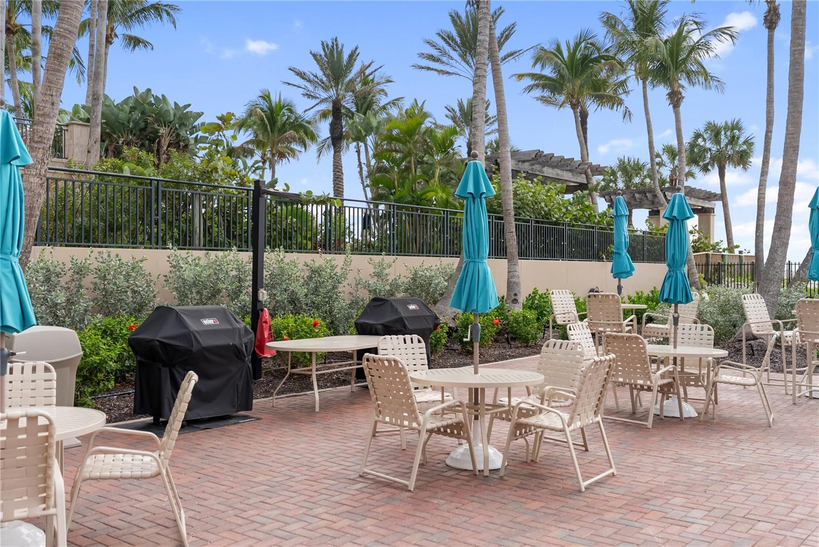 LIDO BEACH CLUB - Residential