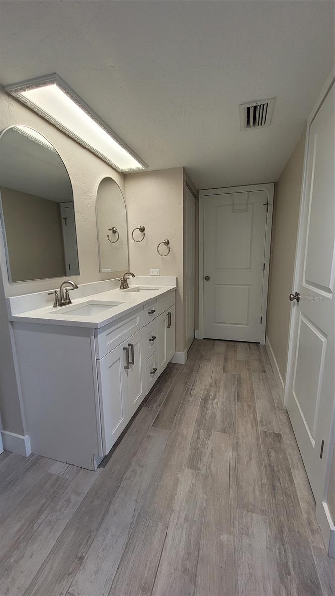 TREASURE ISLAND TENNIS & YACHT CLUB - Residential
