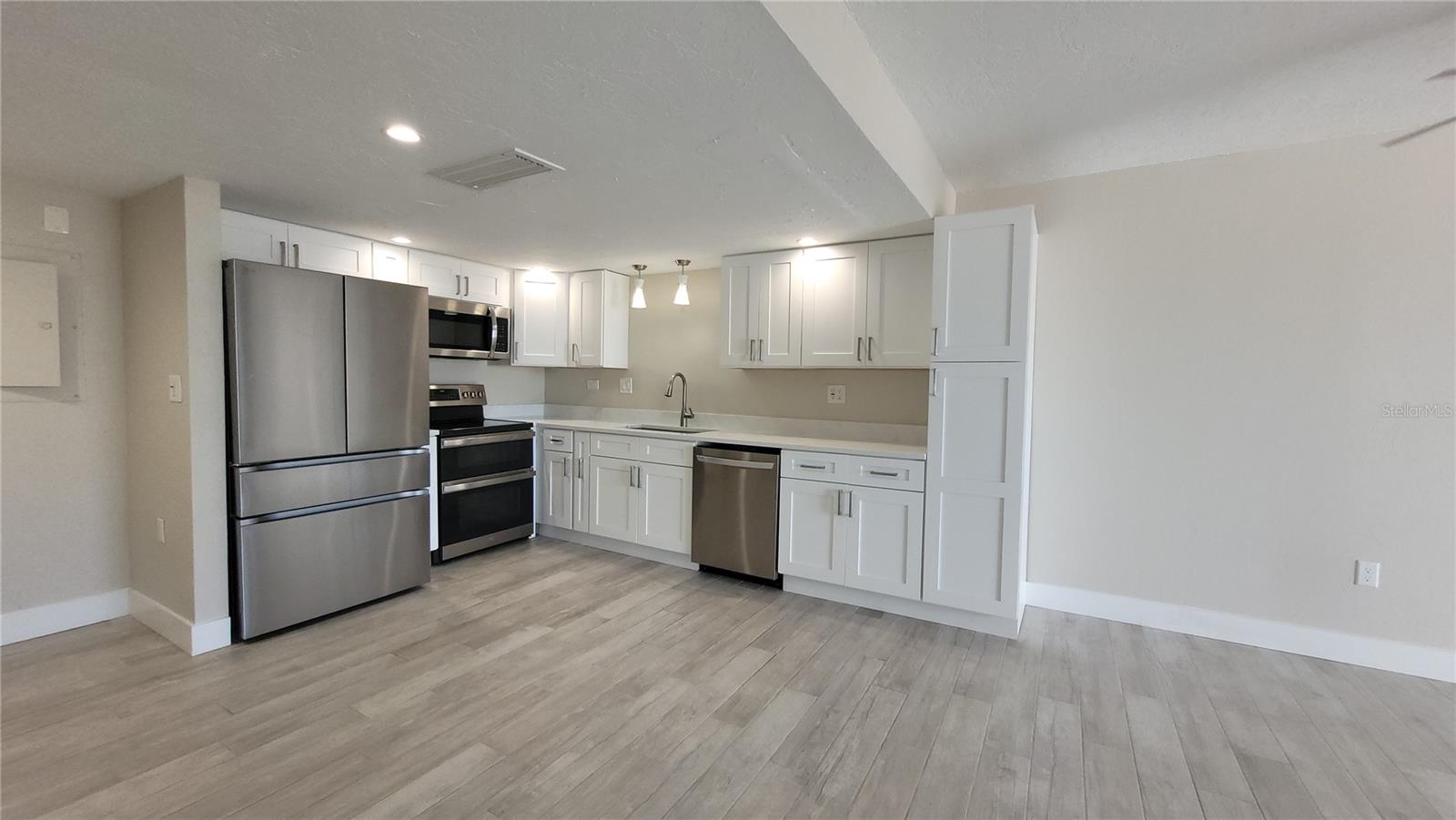TREASURE ISLAND TENNIS & YACHT CLUB - Residential
