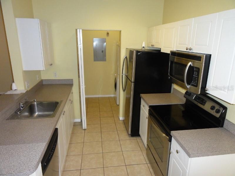 CRESCENT PLACE AT LAKE LOTUS CONDO - Residential Lease