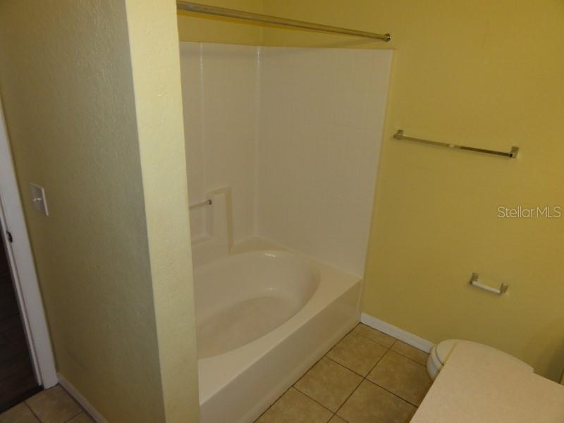 CRESCENT PLACE AT LAKE LOTUS CONDO - Residential Lease