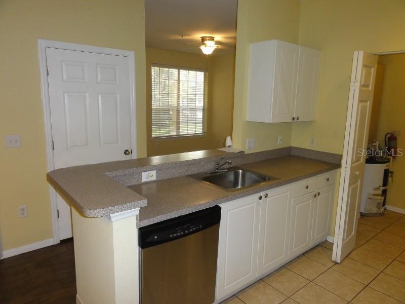 CRESCENT PLACE AT LAKE LOTUS CONDO - Residential Lease
