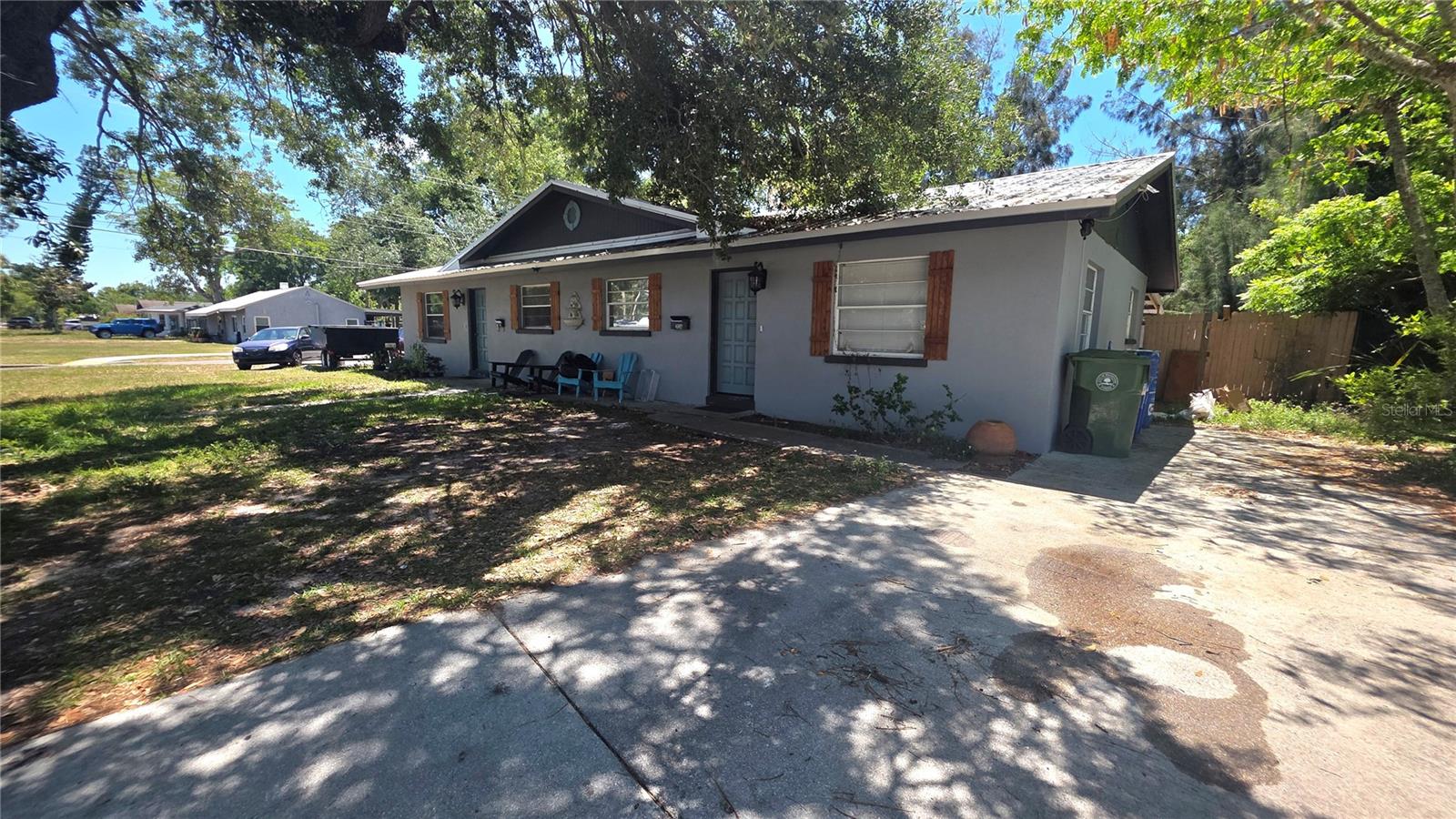 Investor alert! This well-maintained duplex offers two spacious 2-bed/2-bath units, ideal for generating reliable rental income. Whether you’re expanding your portfolio or starting your investment journey, this property delivers great potential. Schedule your private showing today.