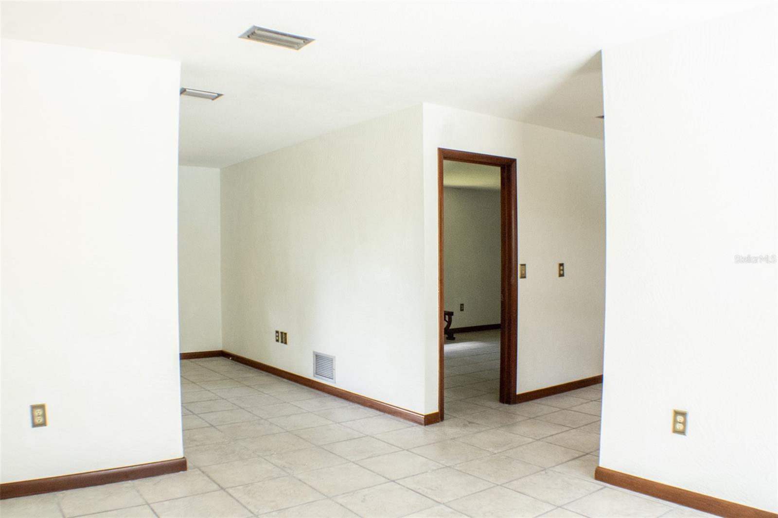TREVASKIS LT 21 BLK 30 ORANGE CITY - Residential