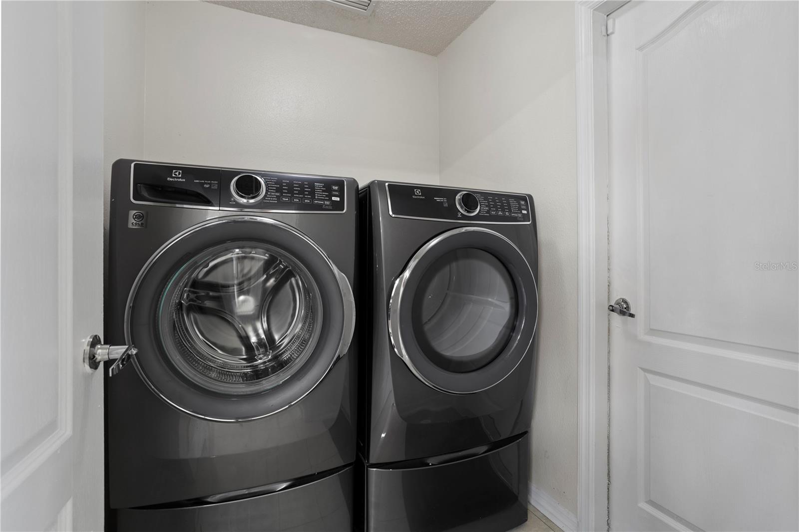 DELTONA LAKES - Residential