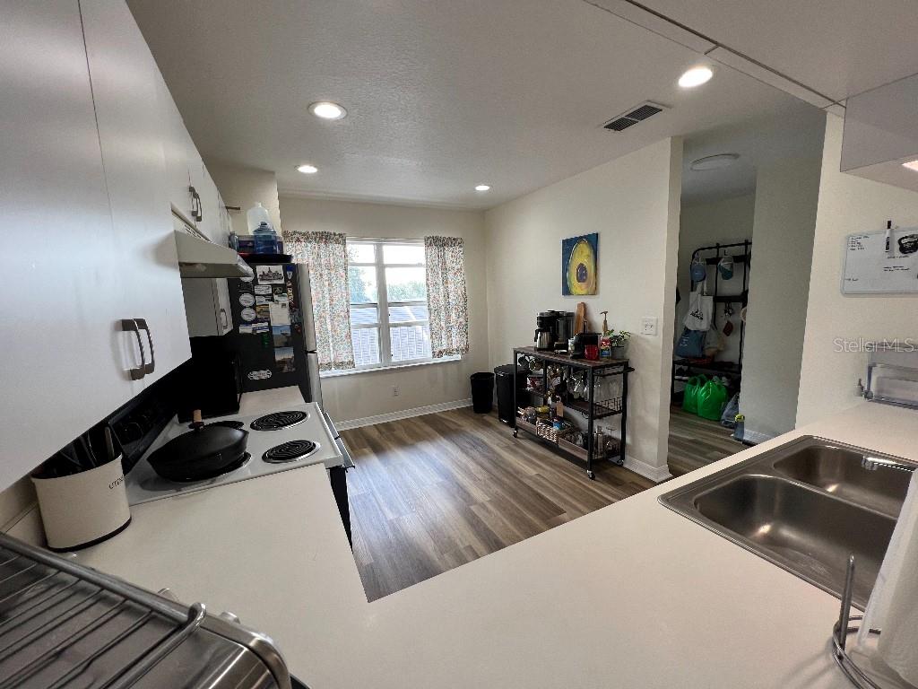 BAY POINTE VILLAS CONDO - Residential