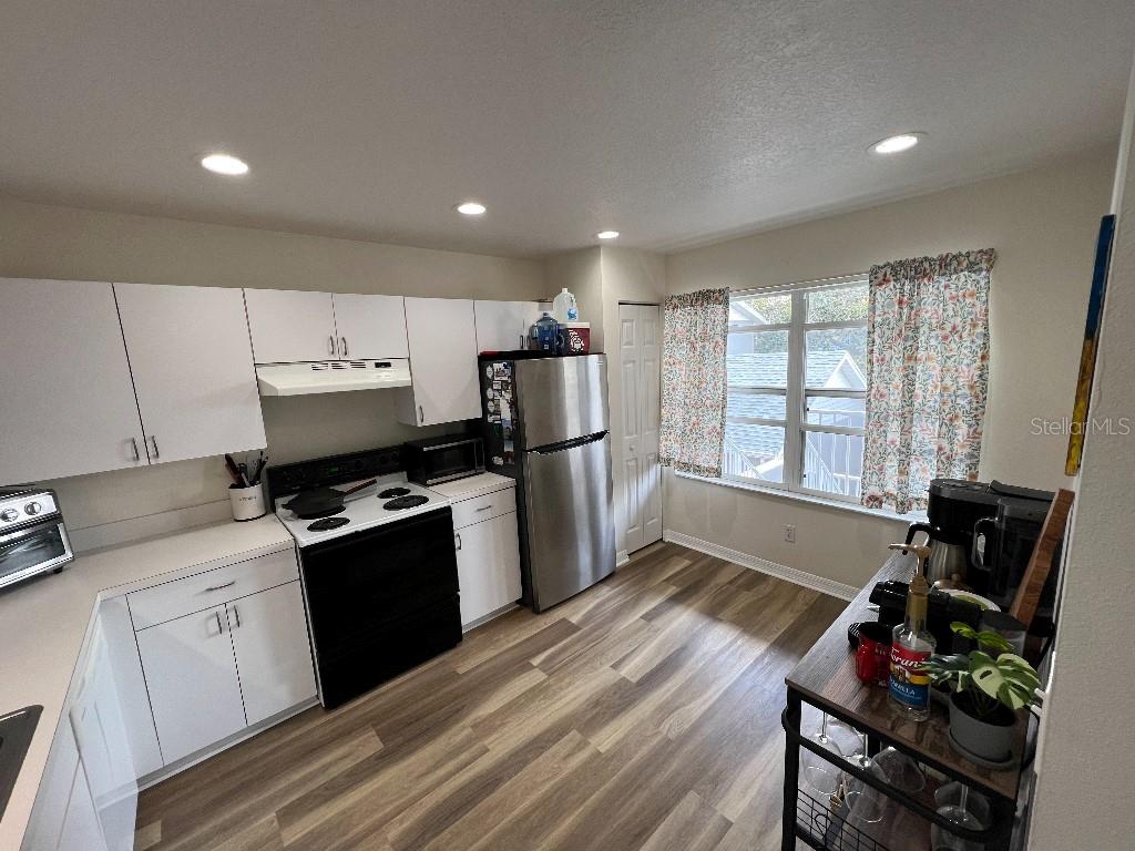 BAY POINTE VILLAS CONDO - Residential