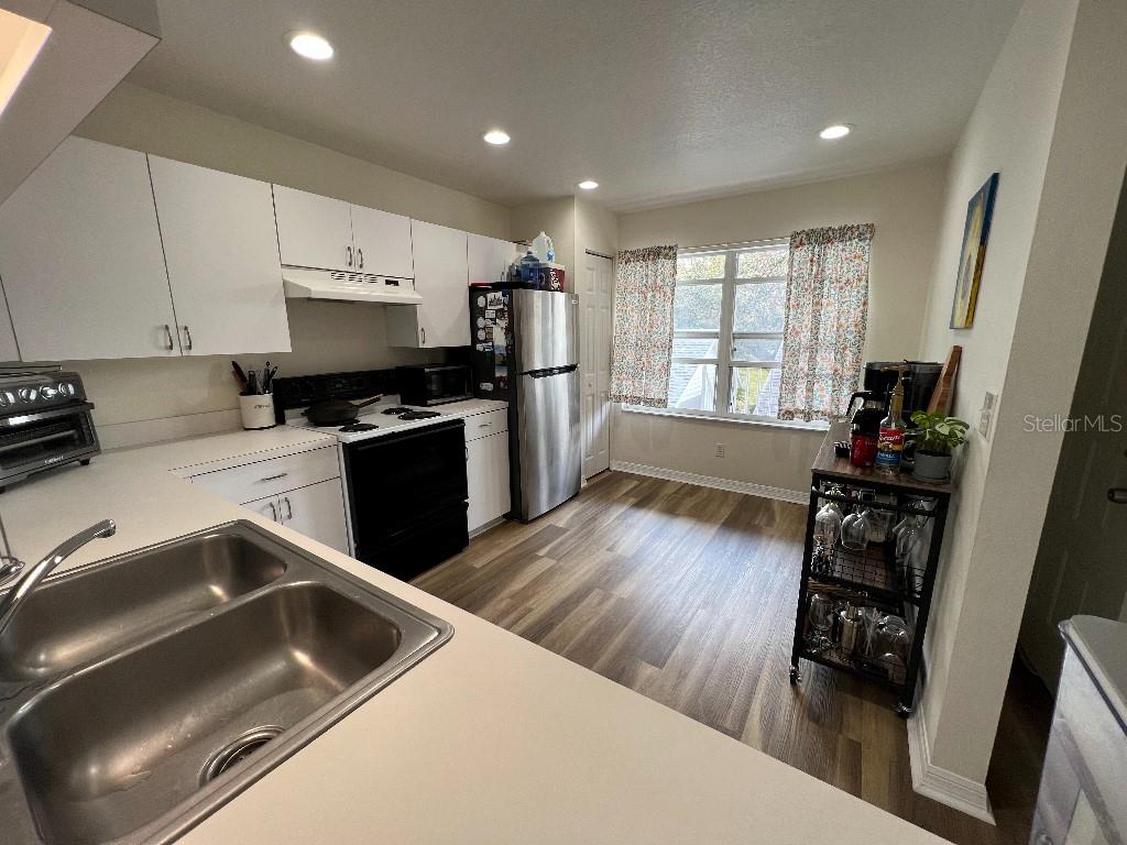 BAY POINTE VILLAS CONDO - Residential