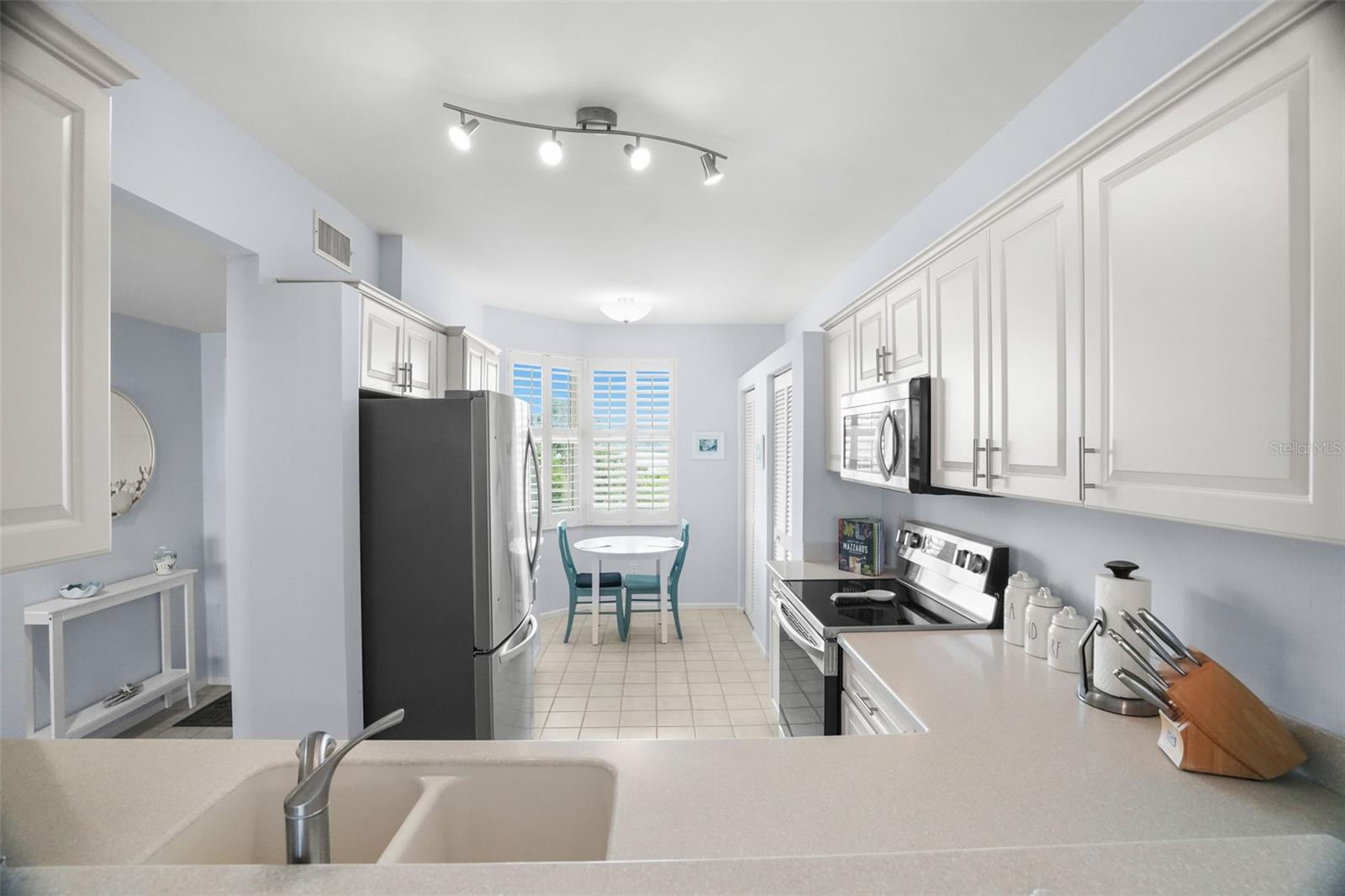 HARBOURSIDE CONDO - Residential
