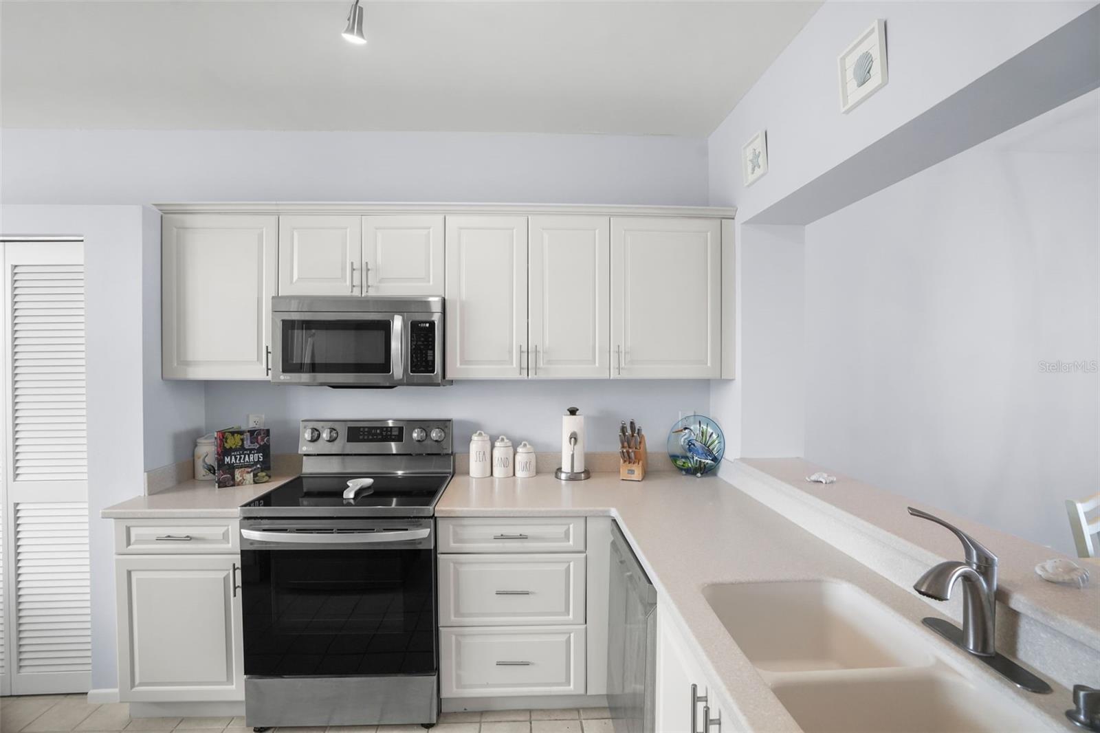 HARBOURSIDE CONDO - Residential