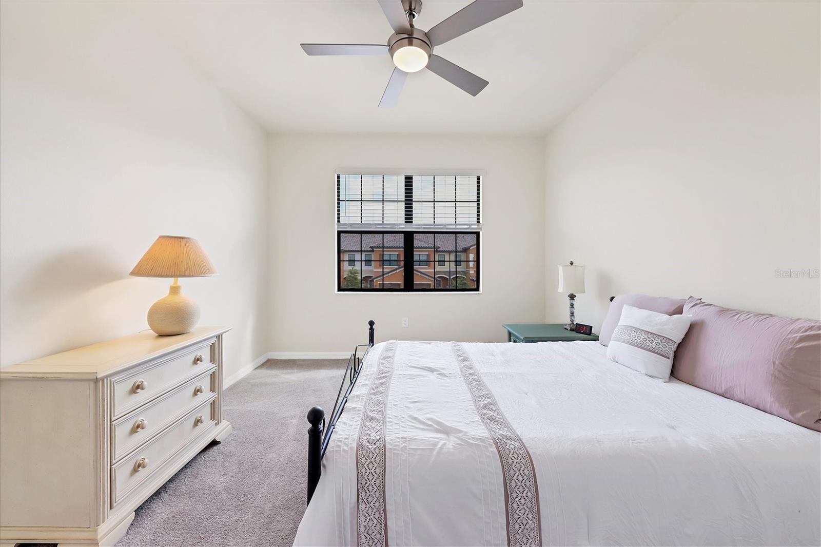 GRAN PARADISO TWNHMS 1B - Residential Lease