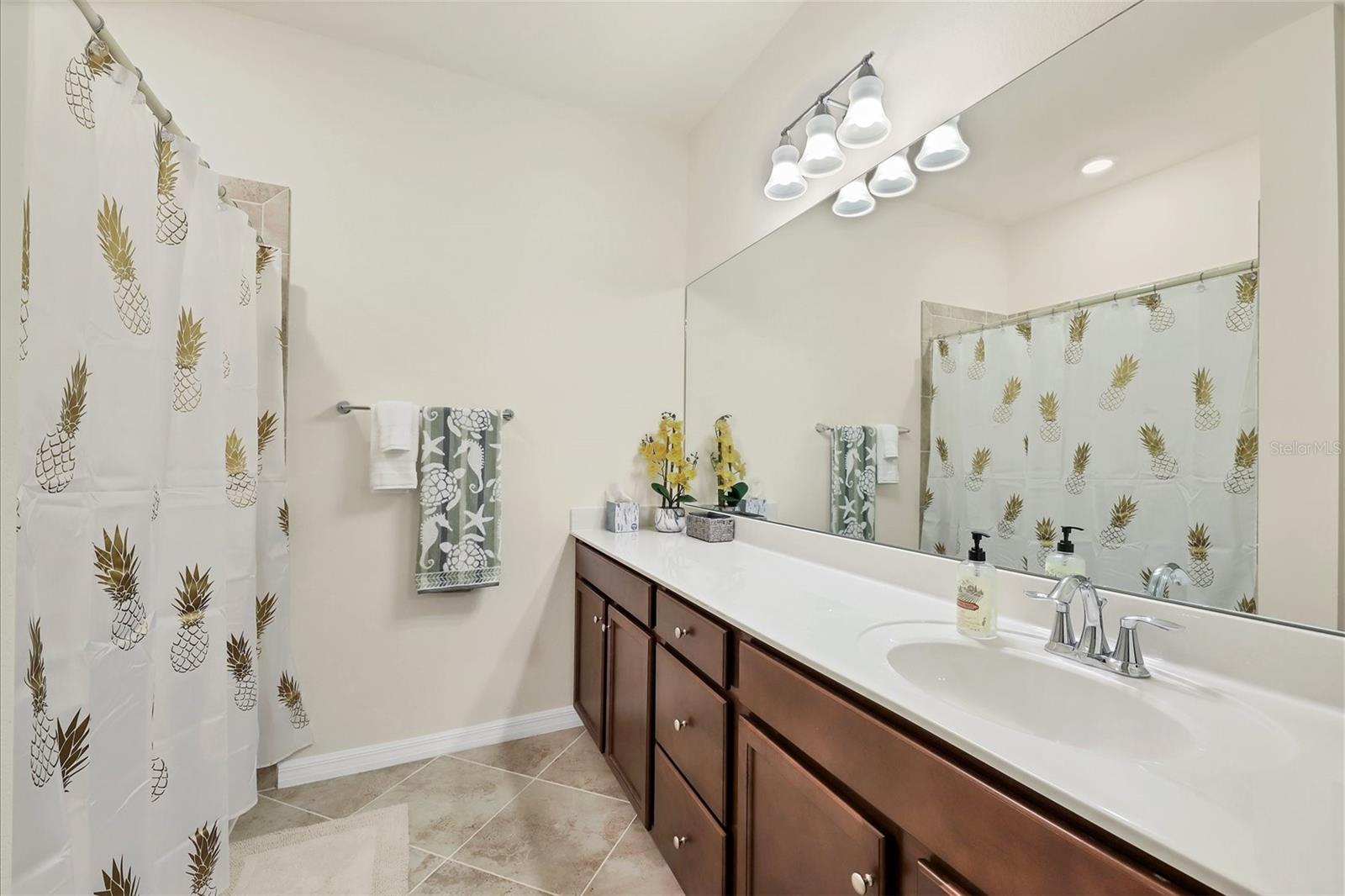 GRAN PARADISO TWNHMS 1B - Residential Lease