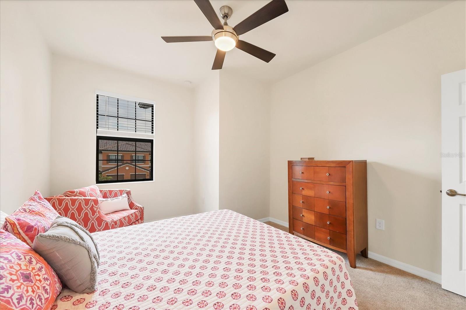 GRAN PARADISO TWNHMS 1B - Residential Lease