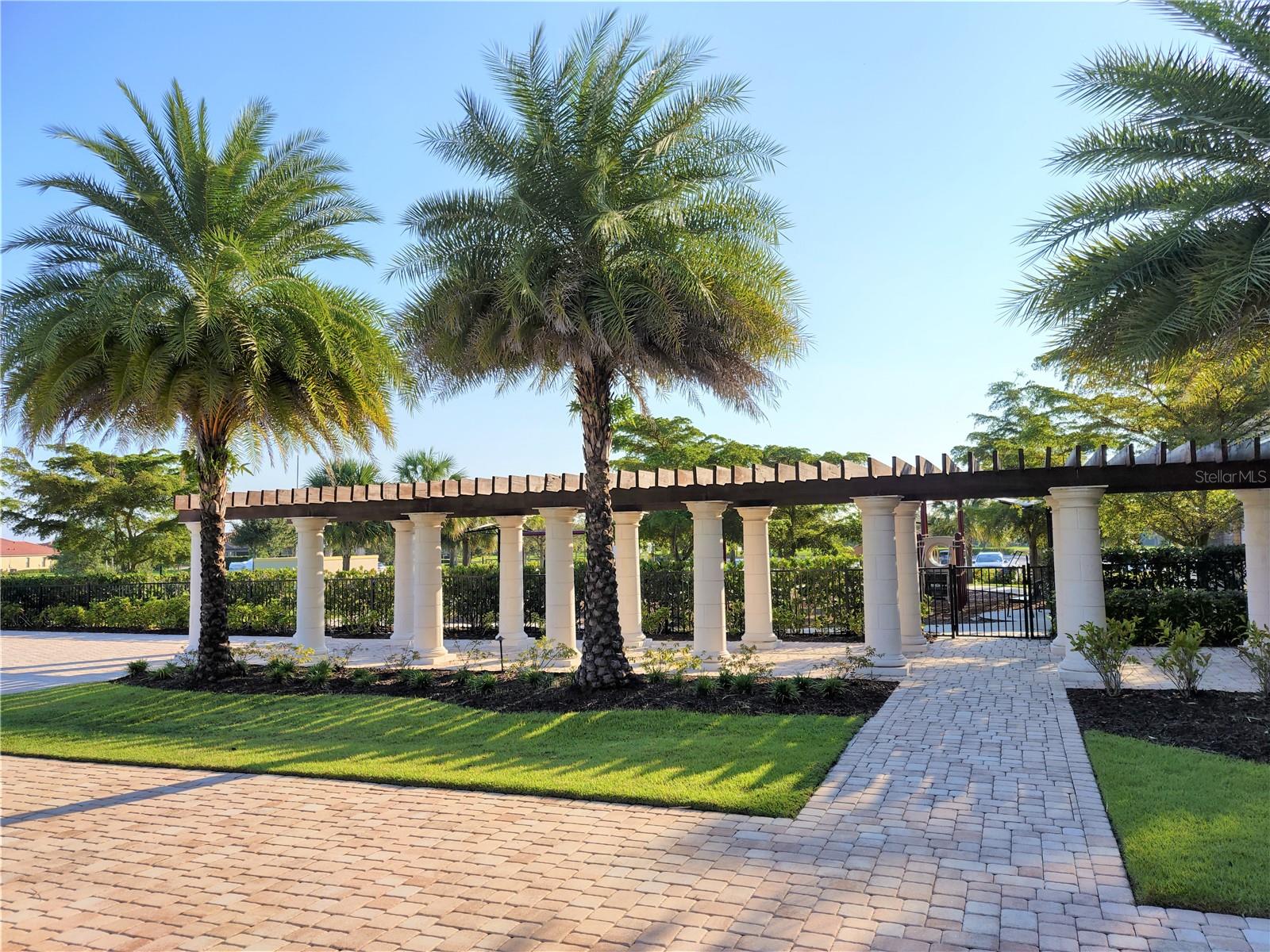 GRAN PARADISO TWNHMS 1B - Residential Lease