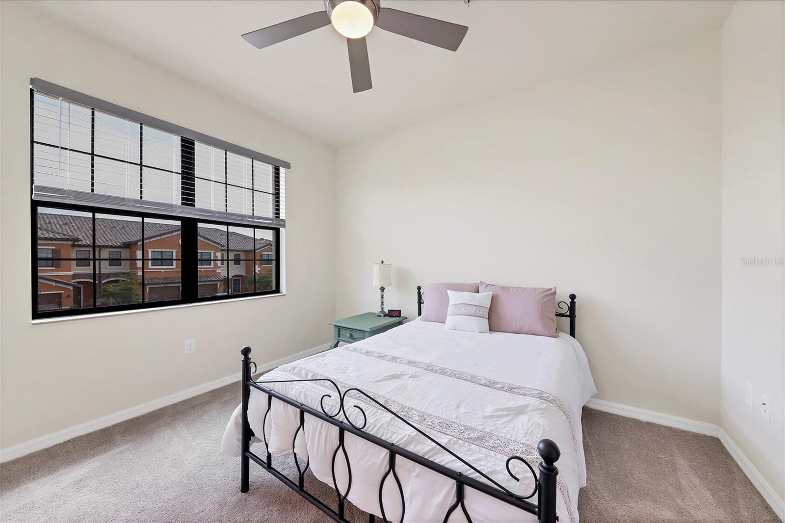 GRAN PARADISO TWNHMS 1B - Residential Lease