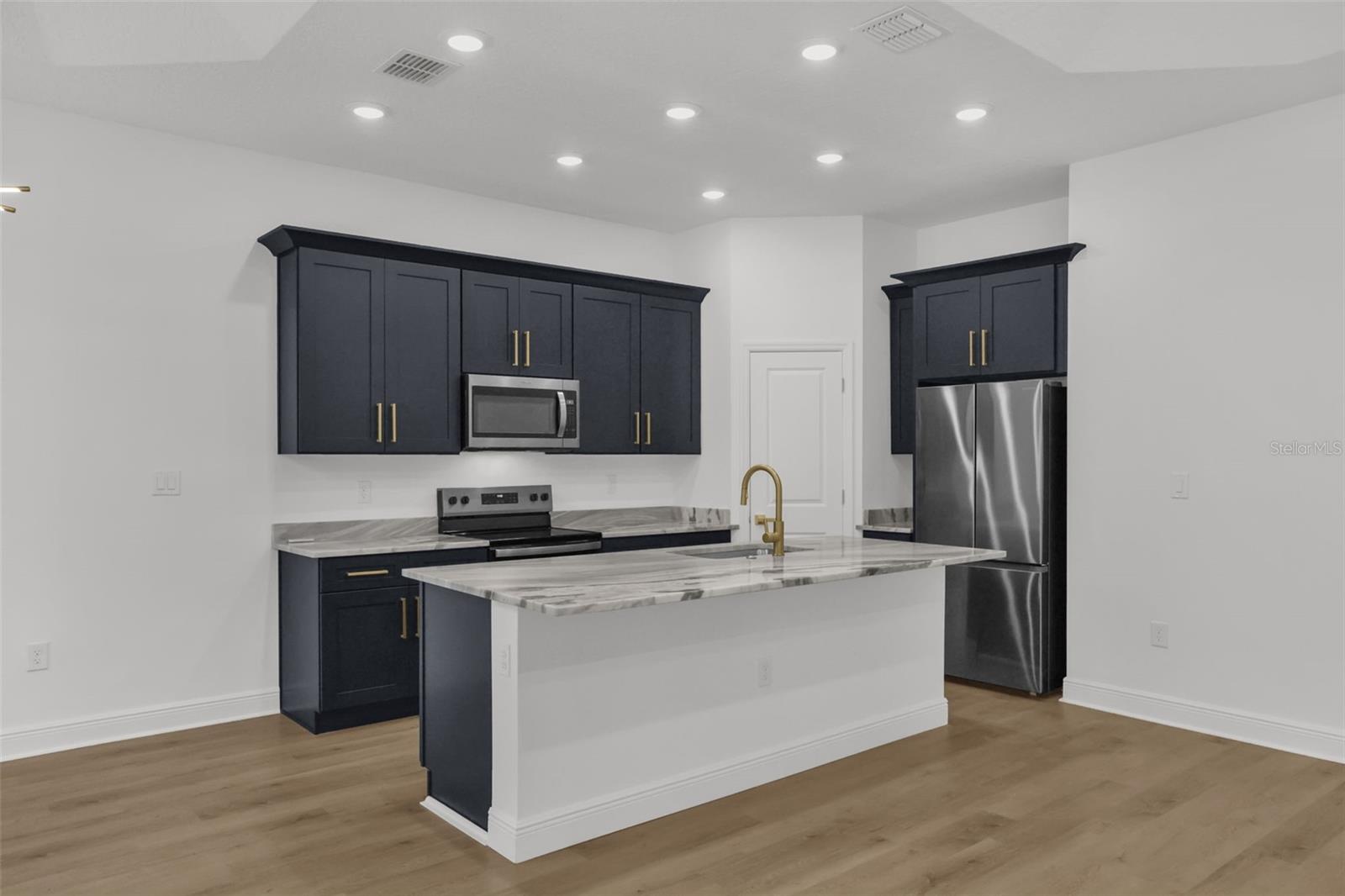 1702 - DAYTONA PARK EST SEC C - Residential