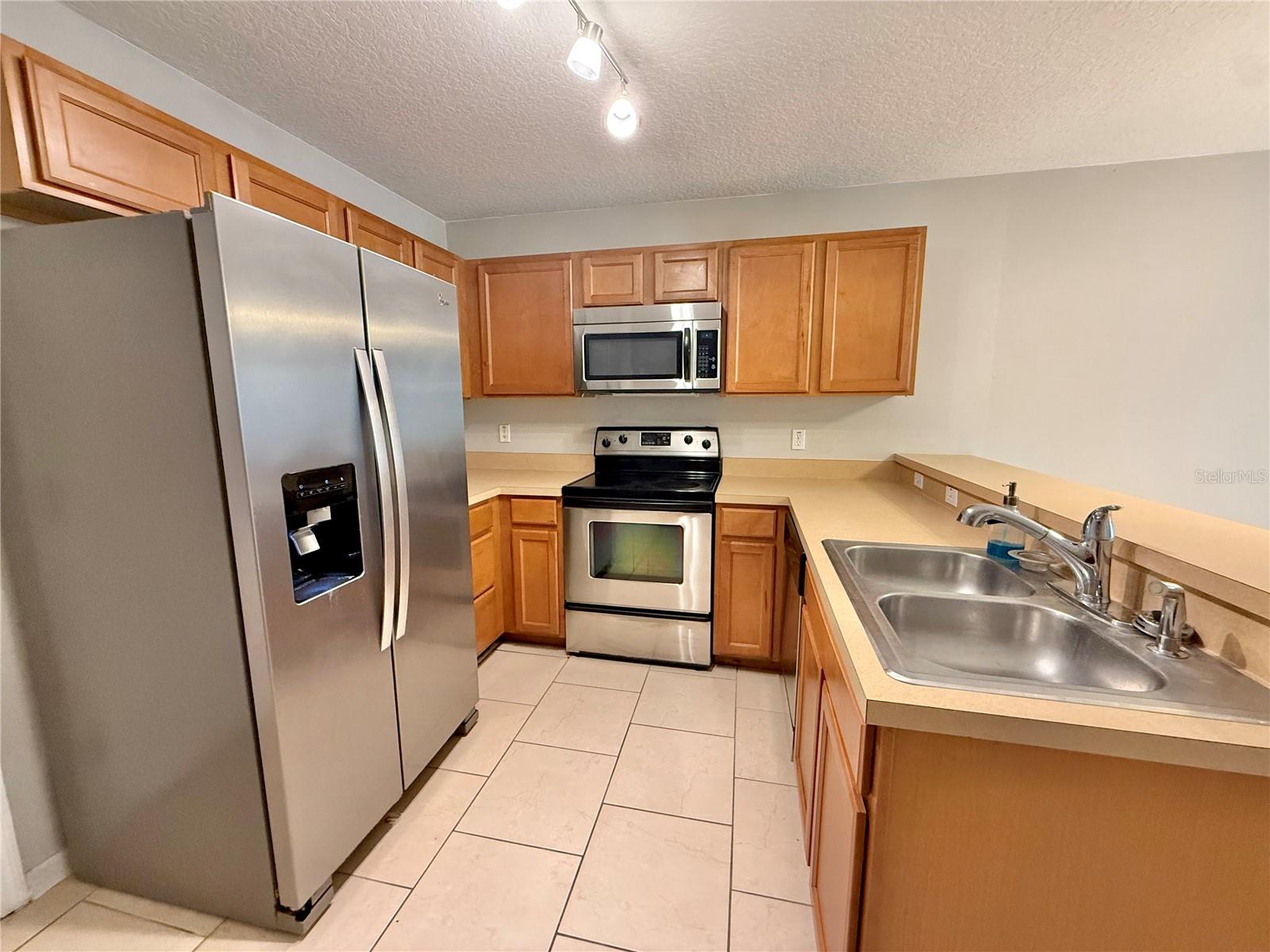 OAKCREST/SOUTHMEADOWPH N - Residential Lease