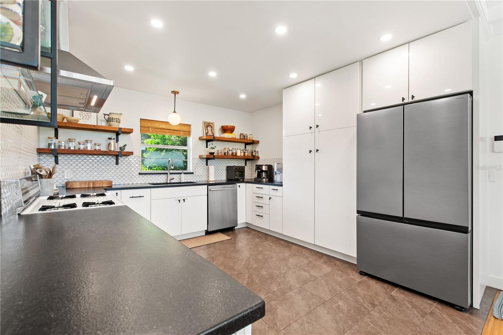 CAMPHOR HEIGHTS - Residential