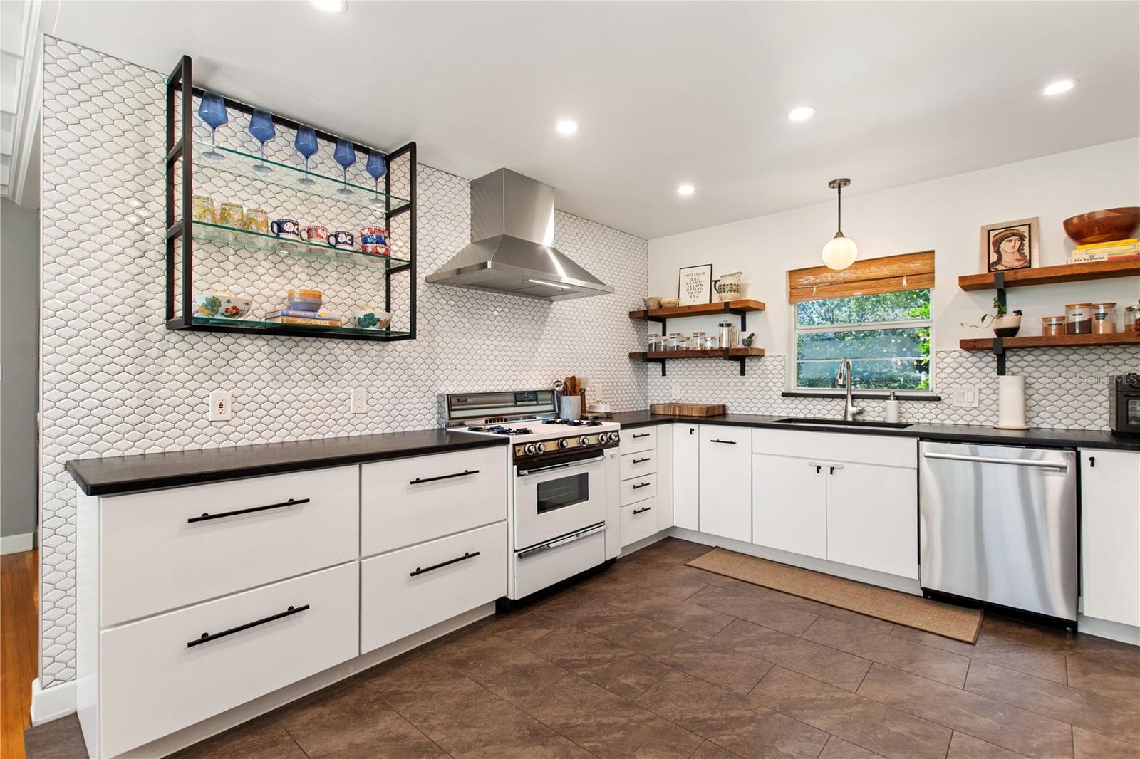 CAMPHOR HEIGHTS - Residential