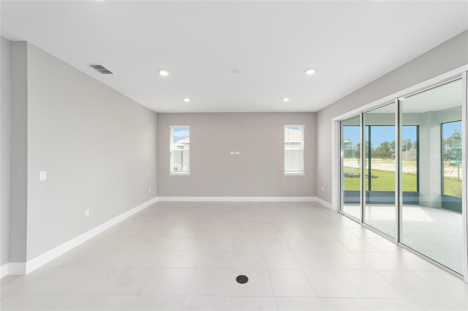 ON TOP OF THE WORLD - Residential Lease