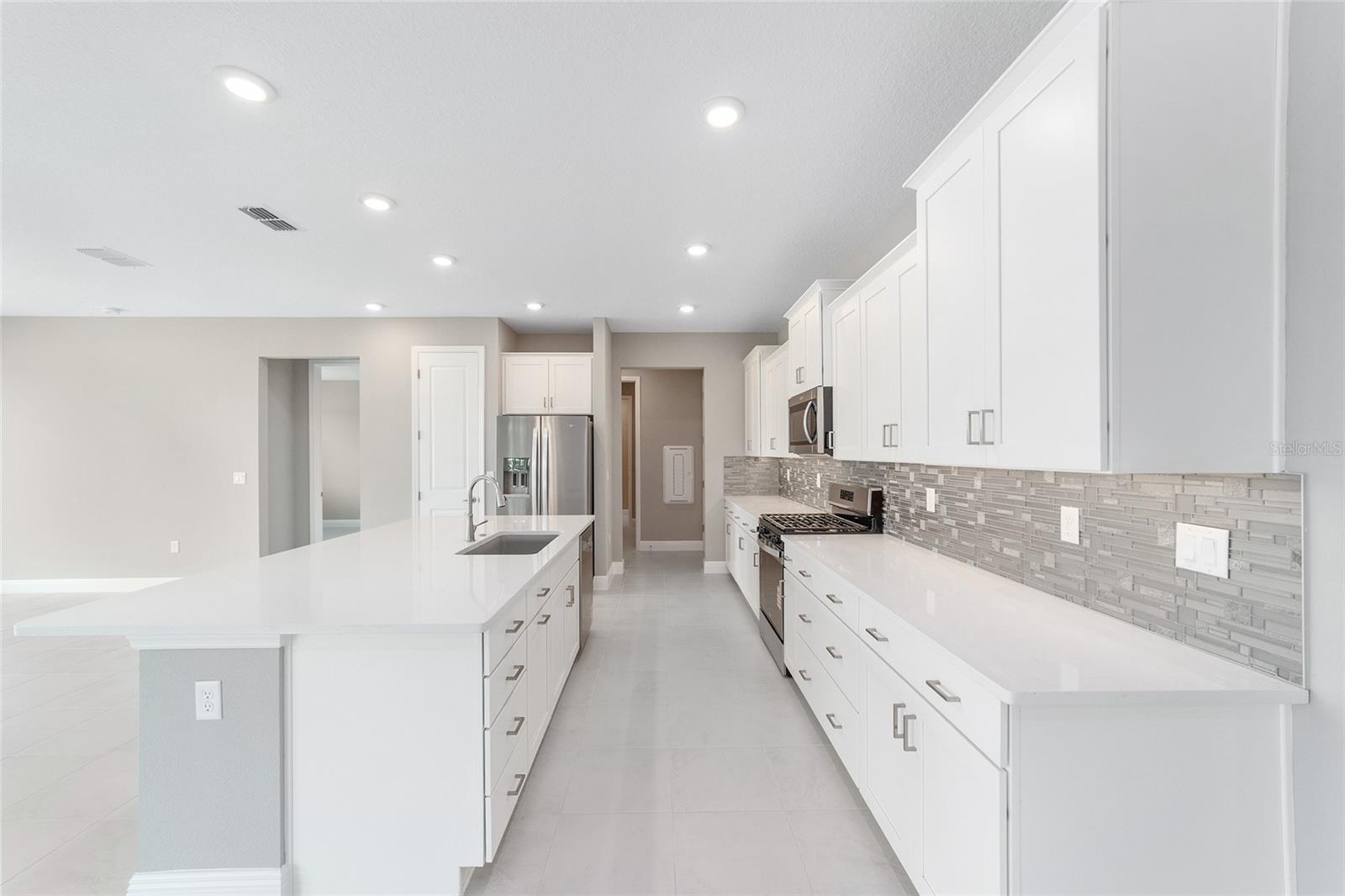 ON TOP OF THE WORLD - Residential Lease