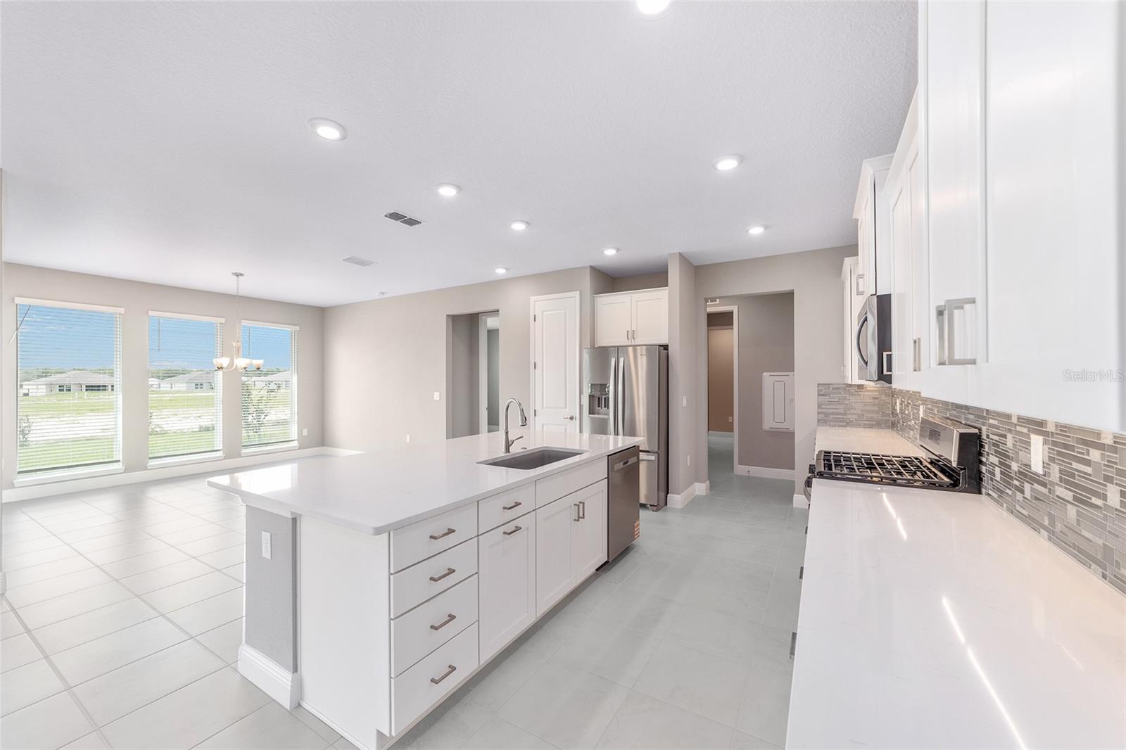 ON TOP OF THE WORLD - Residential Lease