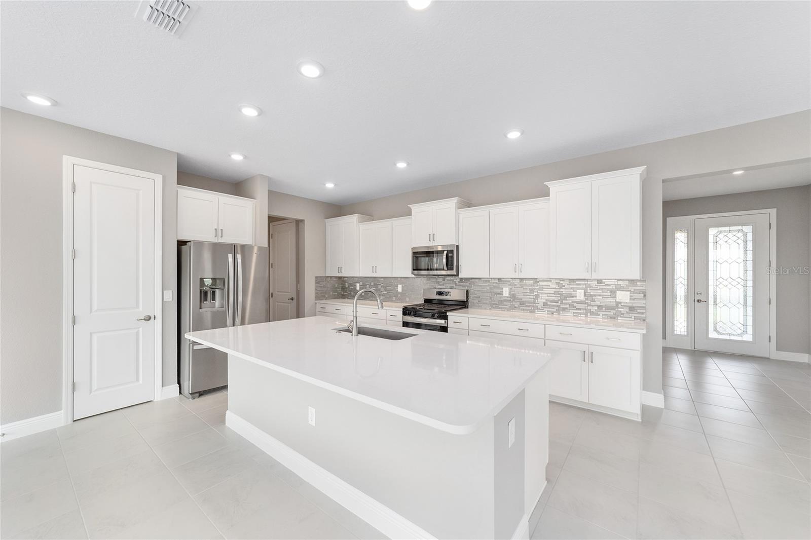 ON TOP OF THE WORLD - Residential Lease