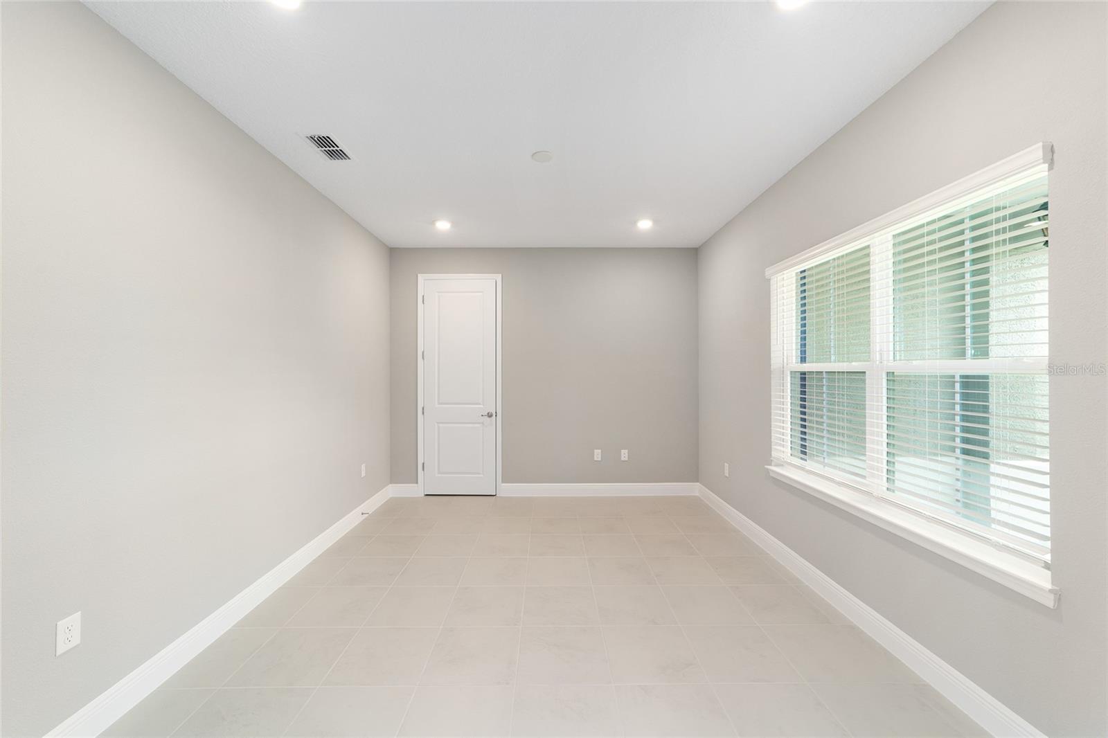 ON TOP OF THE WORLD - Residential Lease