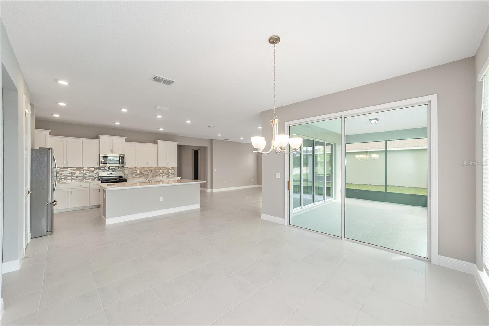 ON TOP OF THE WORLD - Residential Lease